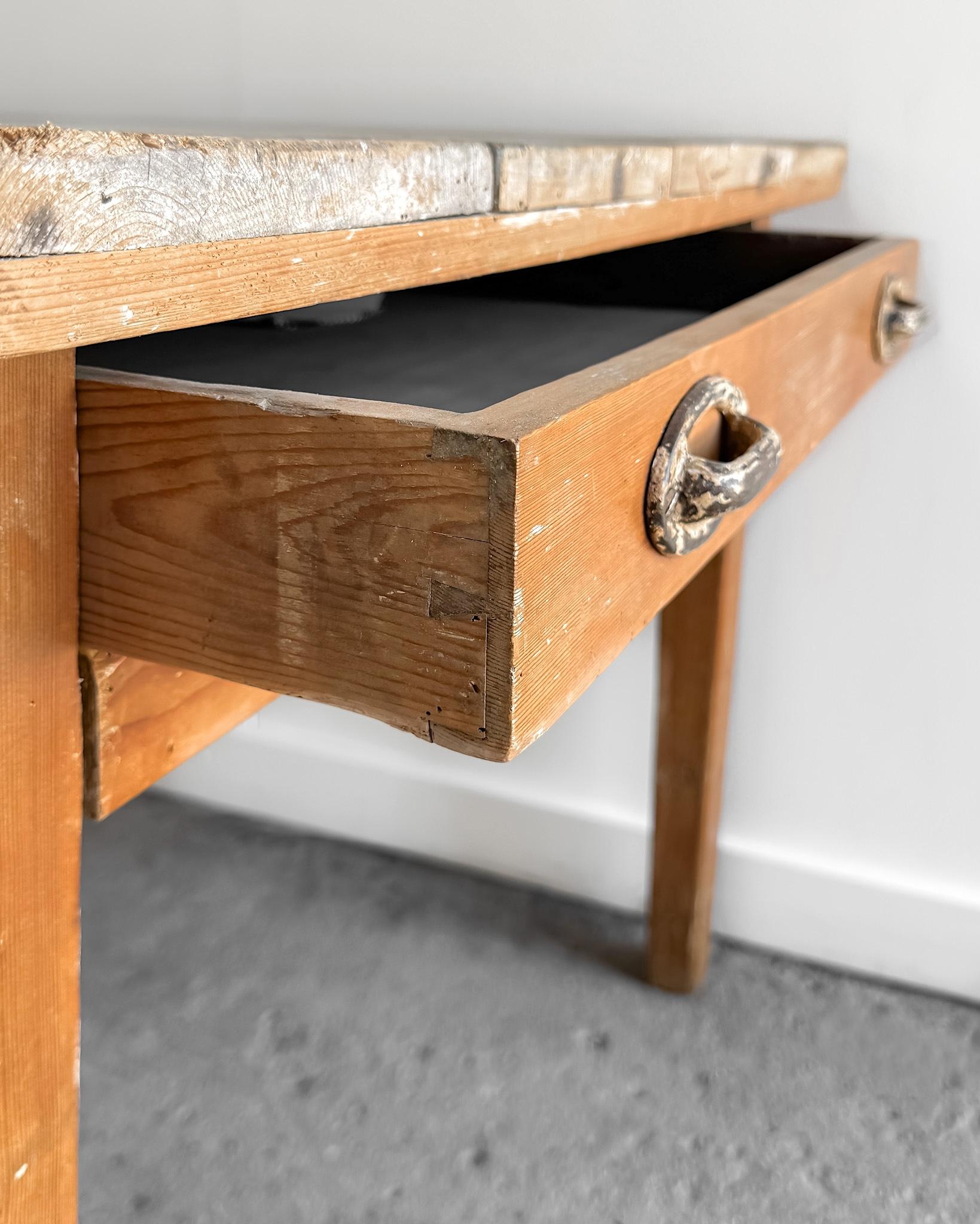 19th Century English Pine Kitchen Table with Tapered Legs and End Drawer For Sale 13