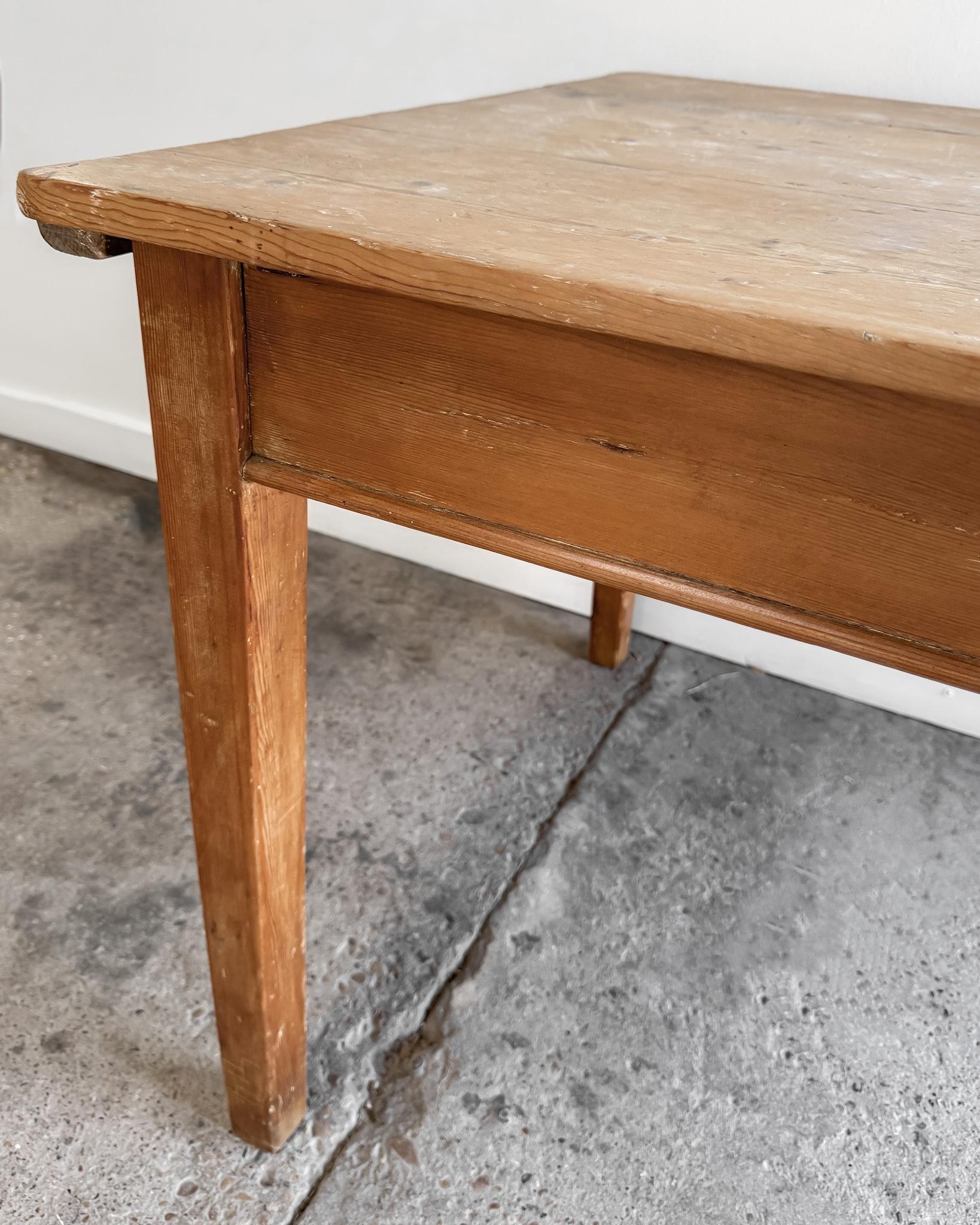 19th Century English Pine Kitchen Table with Tapered Legs and End Drawer For Sale 16