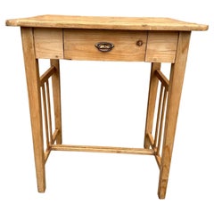 Mesa auxiliar inglesa de pino del siglo XIX