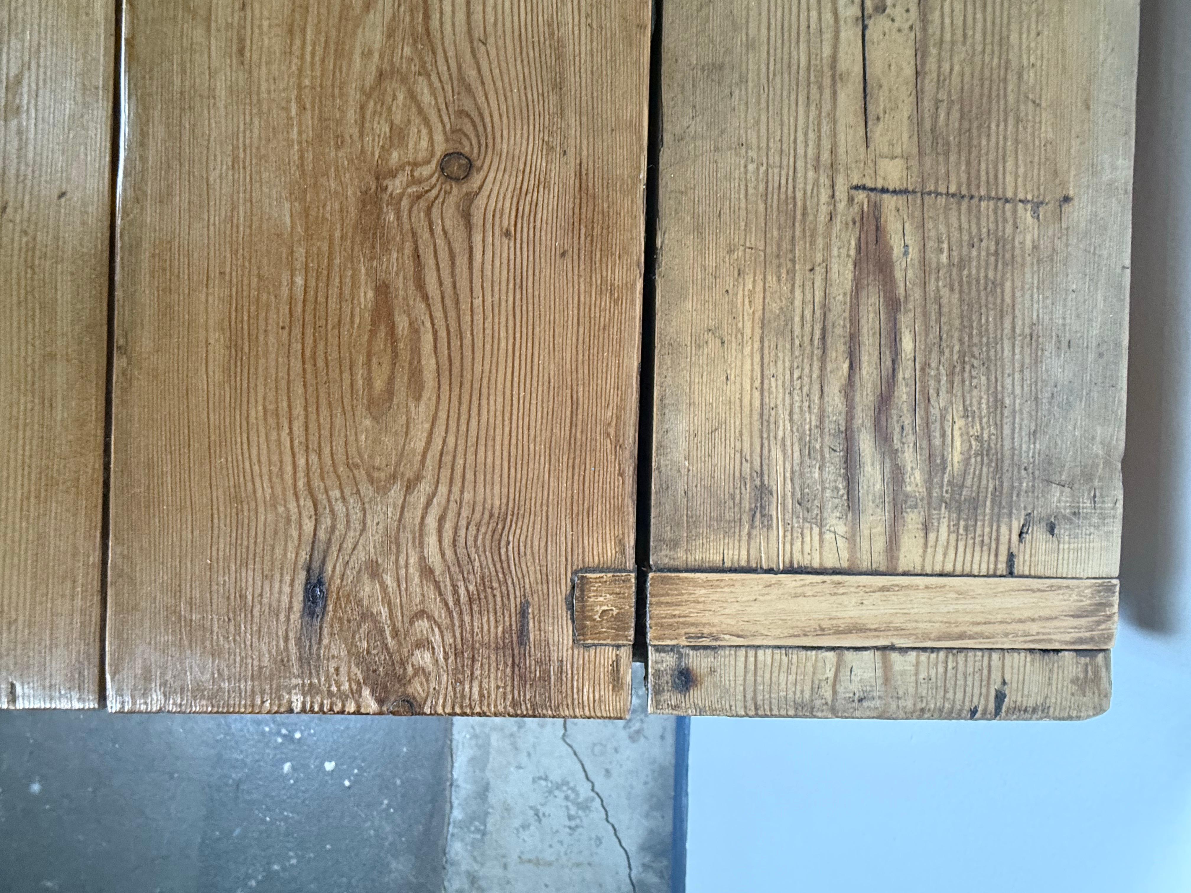 19th-century English Pine Sideboard In Distressed Condition For Sale In Los Angeles, CA