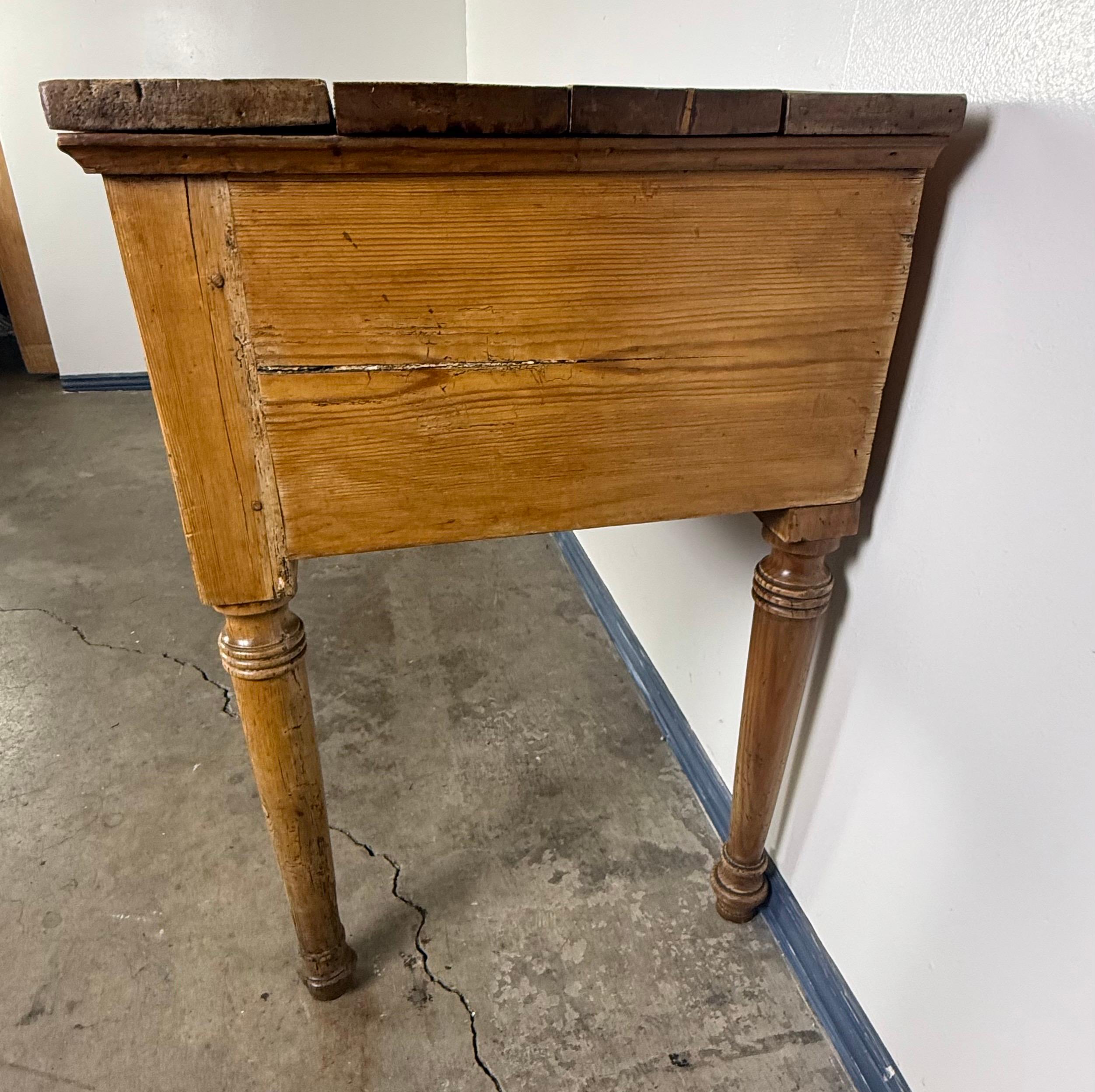 19th-century English Pine Sideboard For Sale 3