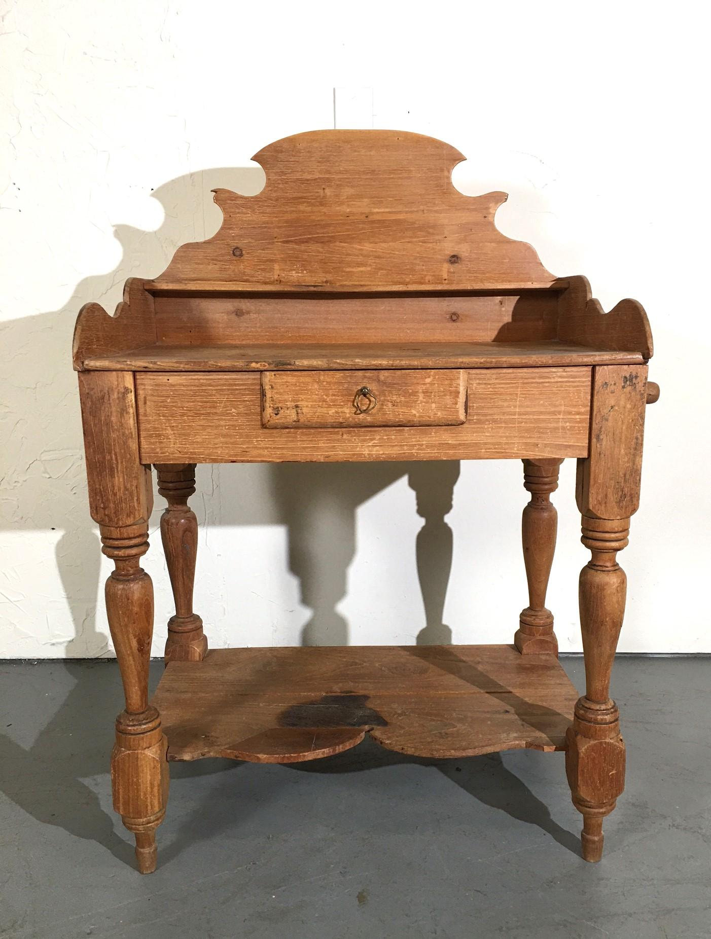 19th-century English washstand. A single drawer and towel bar on the side.