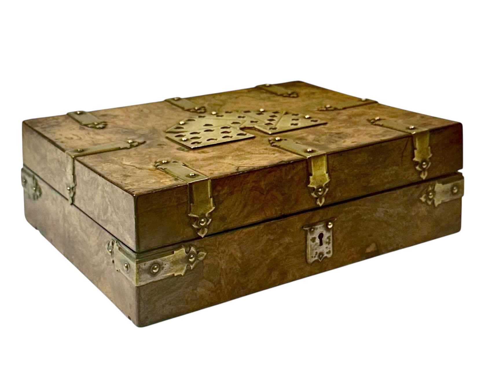 Inglese Scatola di carte da gioco inglese del XIX secolo in vendita