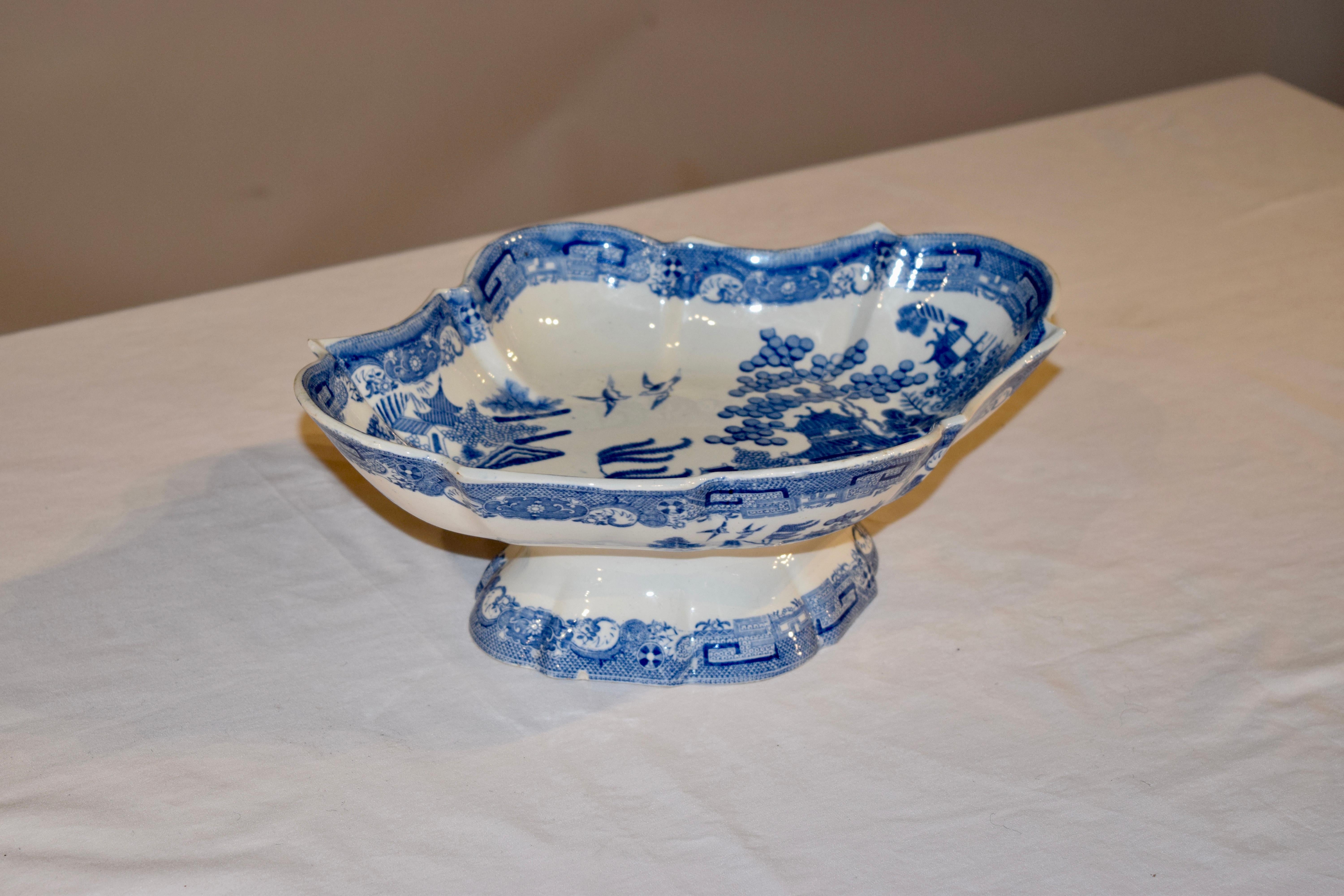 19th century footed porcelain bowl from England. It is a wonderfully scalloped form and is decorated in the highly collectable 