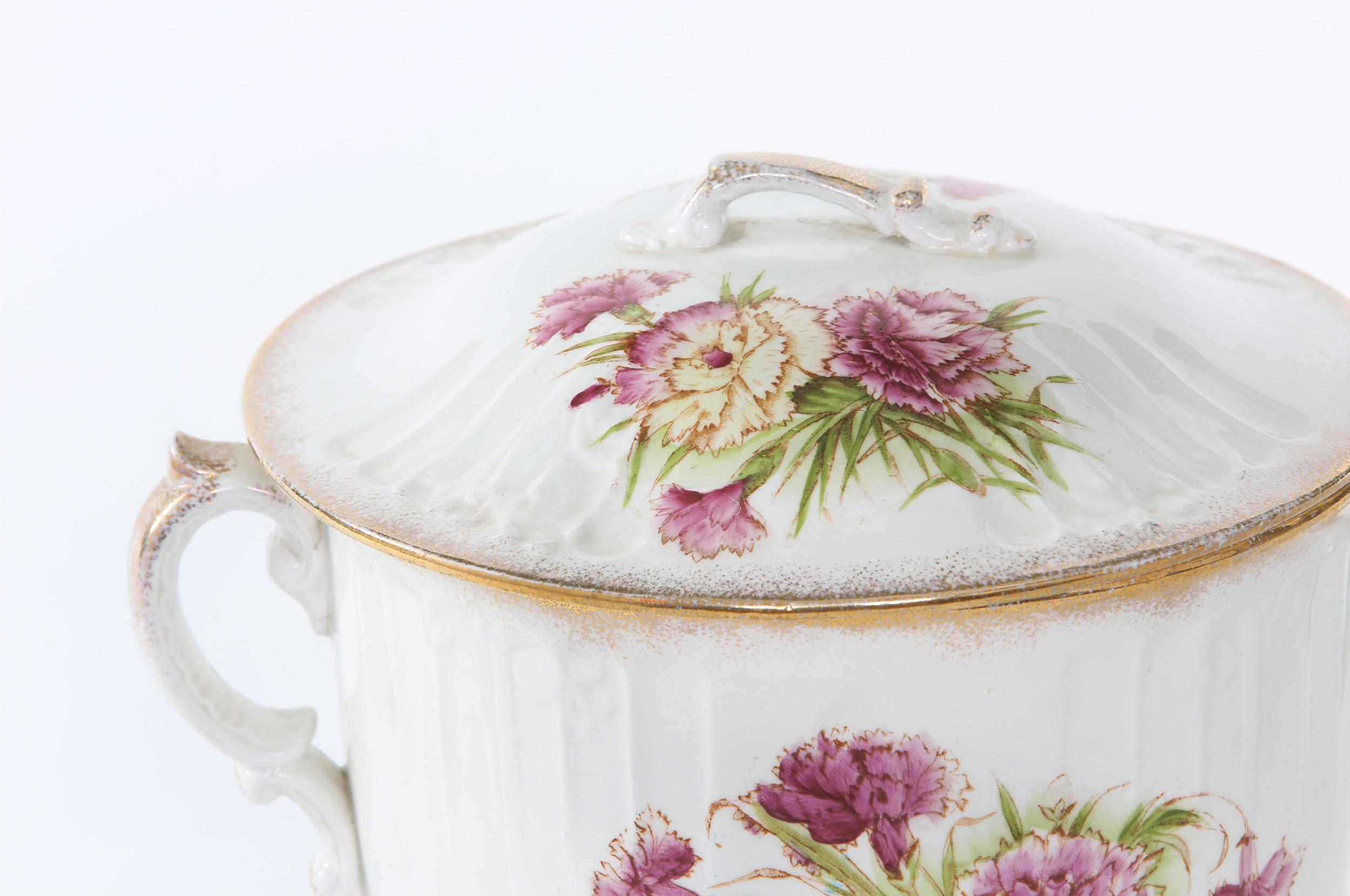 European 19th Century English Porcelain Lidded Pot