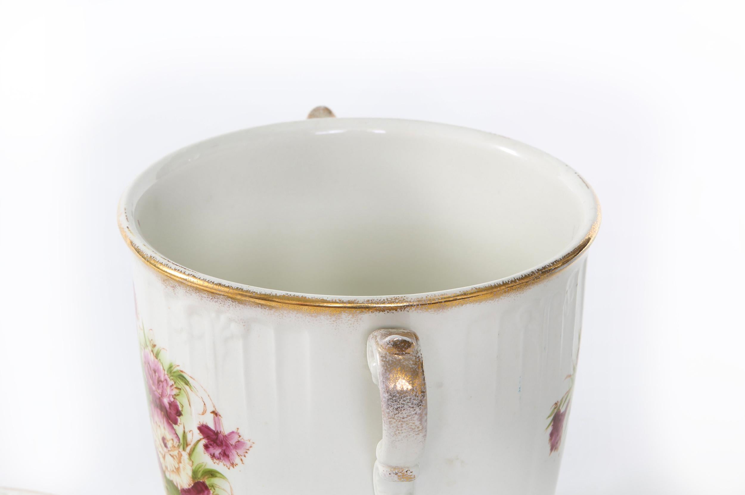 Gilt 19th Century English Porcelain Lidded Pot