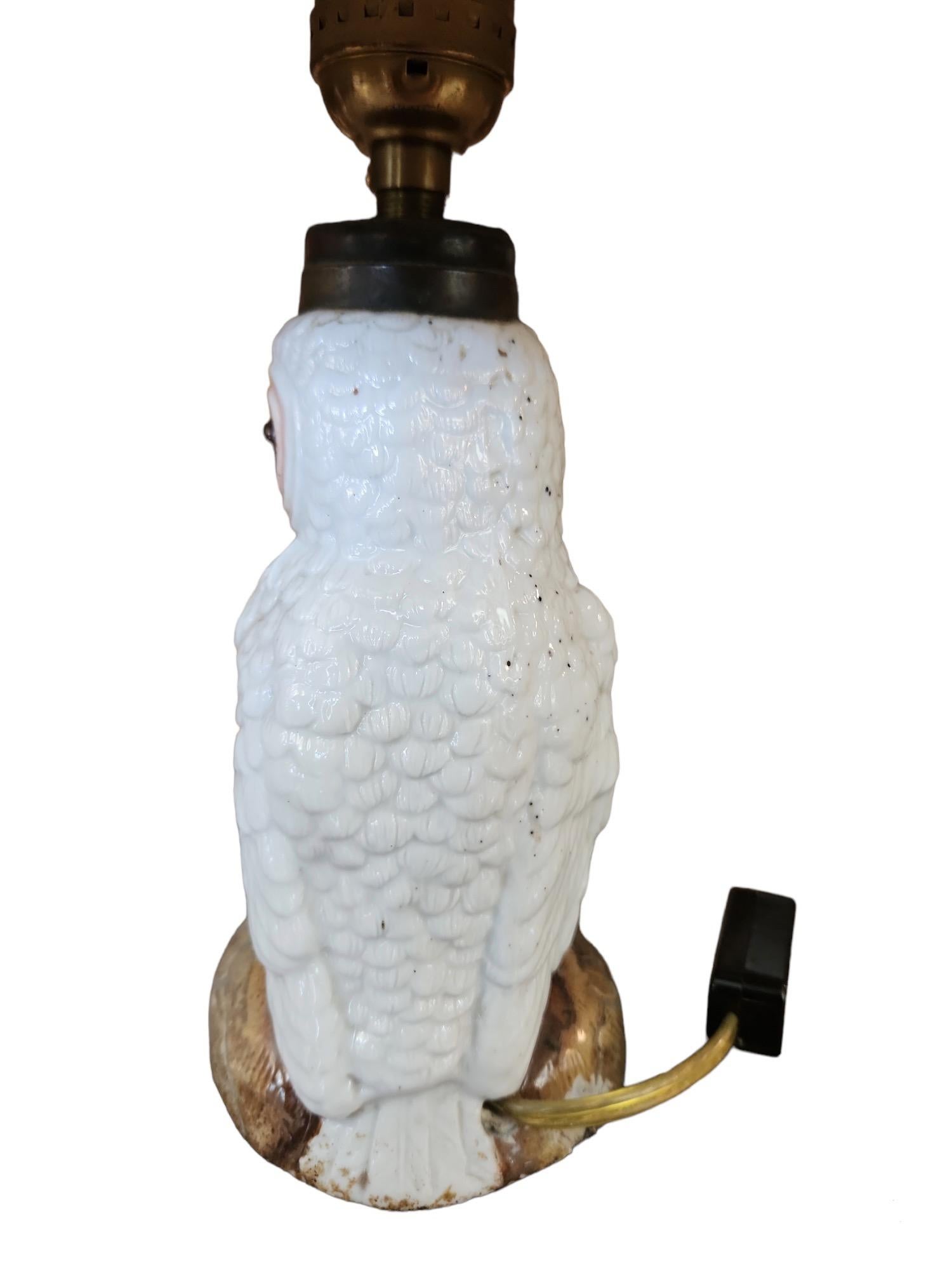Anglais Lampe perroquet en porcelaine anglaise du 19ème siècle en vente