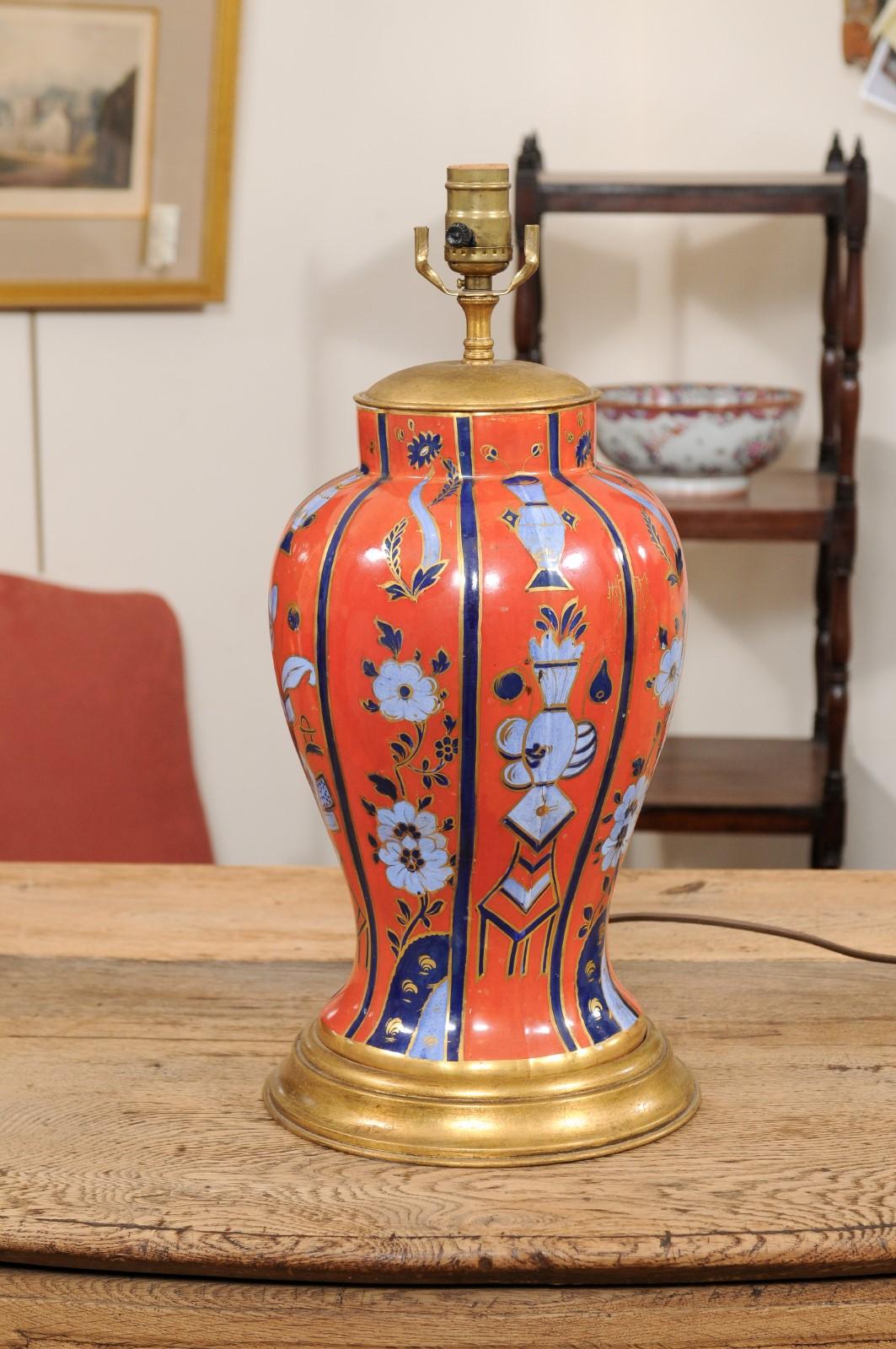 Vase en porcelaine anglaise du 19ème siècle orange et bleu, câblé comme une lampe en vente 7