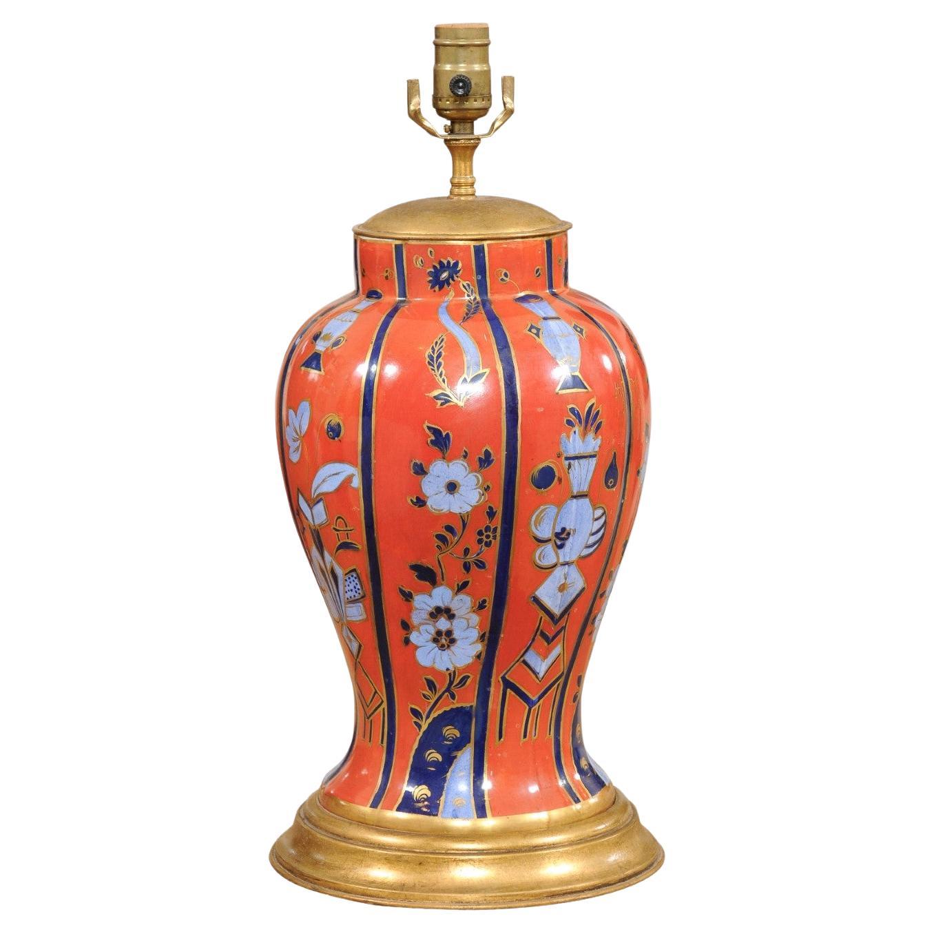 Vase en porcelaine anglaise du 19ème siècle orange et bleu, câblé comme une lampe en vente
