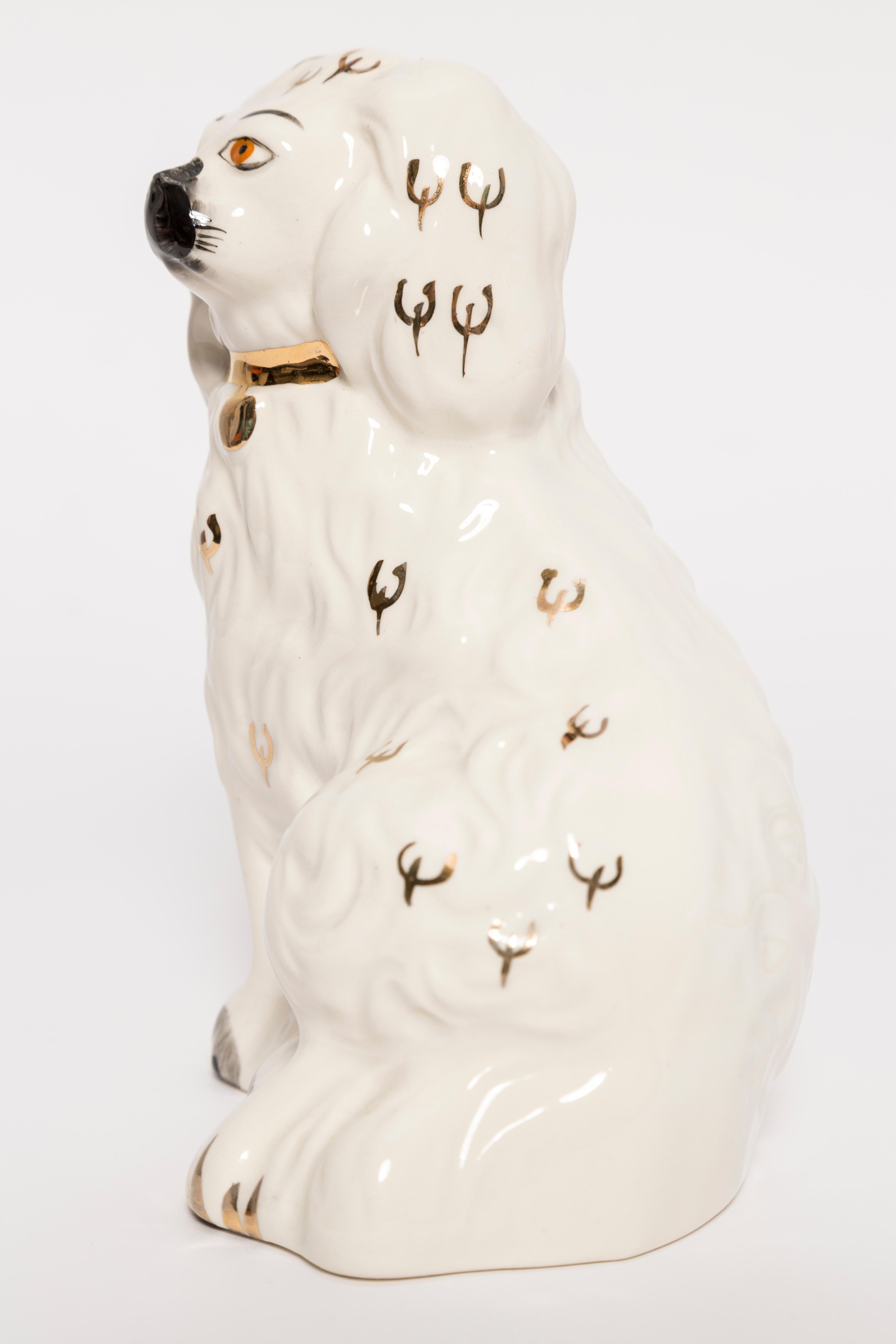 Sculpture de chien en poterie anglaise du 19ème siècle du Yorkshire, Staffordshire, Angleterre, années 1960 en vente 3