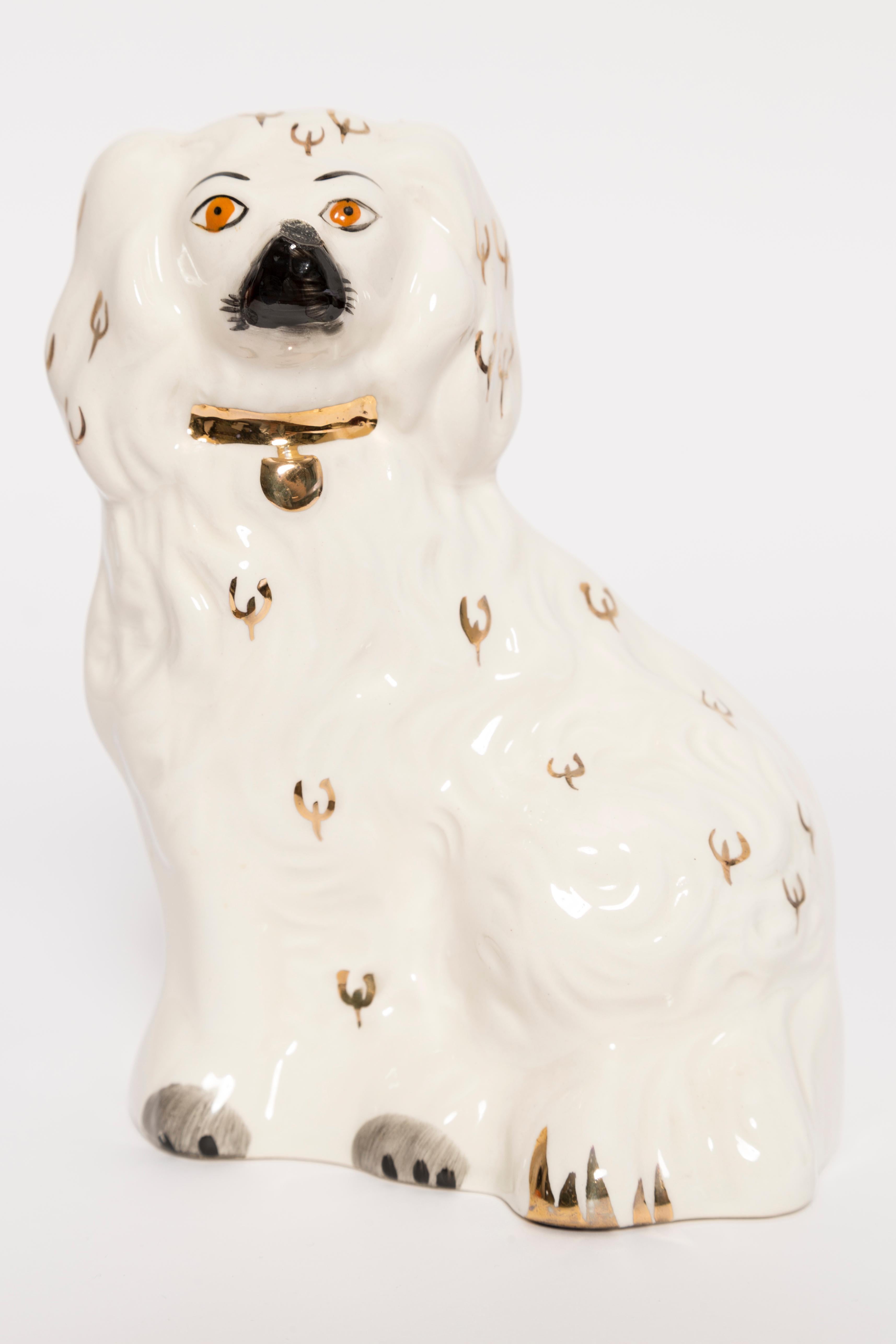 italien Sculpture de chien en poterie anglaise du 19ème siècle du Yorkshire, Staffordshire, Angleterre, années 1960 en vente