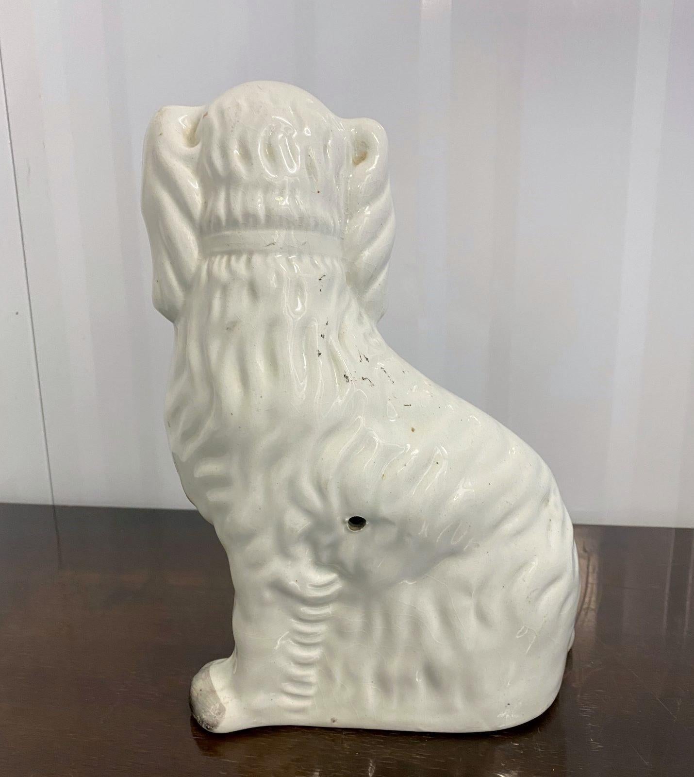 Escultura de perro de Yorkshire de cerámica inglesa del siglo XIX, Staffordshire, Inglaterra en venta 4