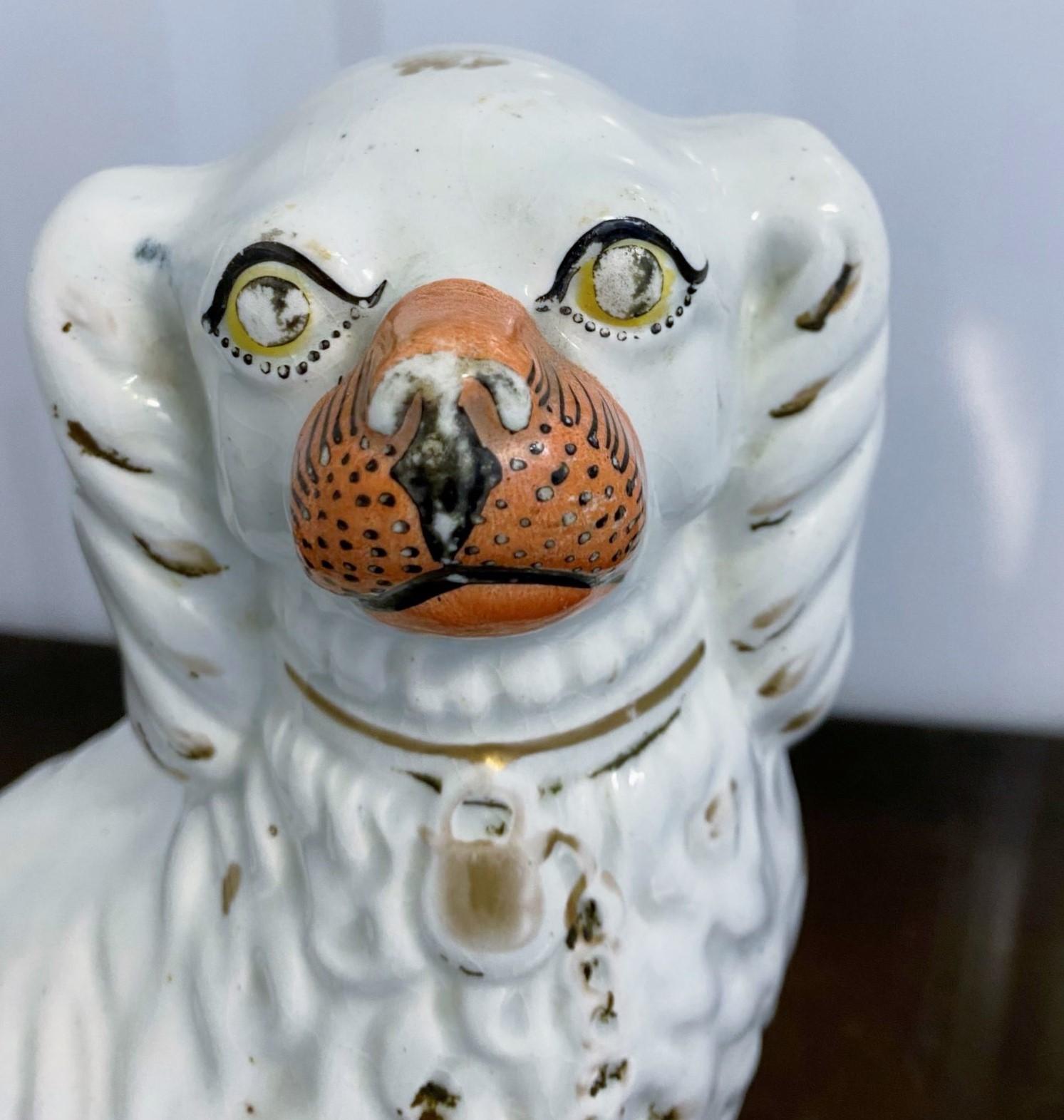 Escultura de perro de Yorkshire de cerámica inglesa del siglo XIX, Staffordshire, Inglaterra en venta 1