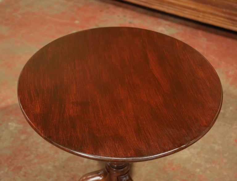 19th Century English Queen Ann Carved Mahogany Tilt-Top Tea Table on Tripod Base For Sale 2