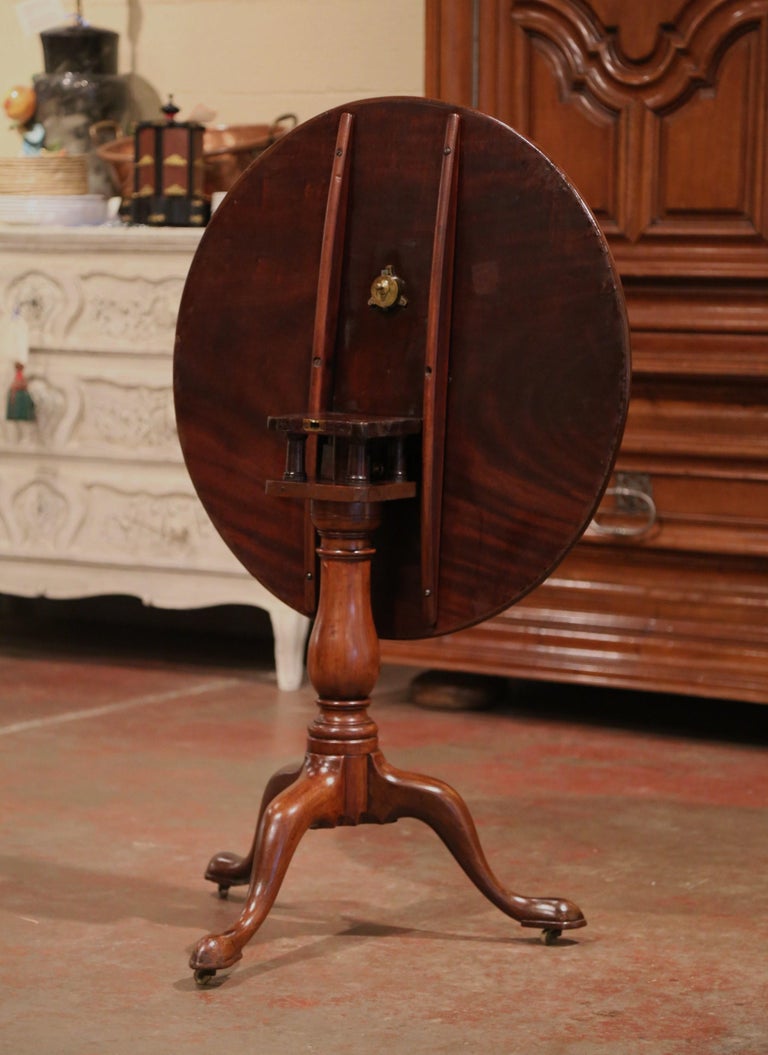 19th Century English Queen Ann Carved Mahogany Tilt-Top Tea Table on Tripod Base For Sale 4