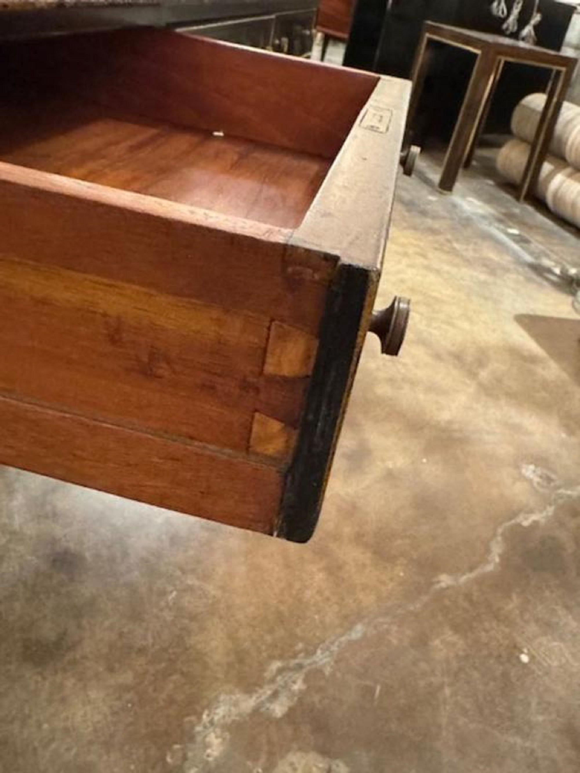 Englisches Queen Anne Chinoiserie-Büro-Schreibtisch aus dem 19. Jahrhundert im Angebot 6
