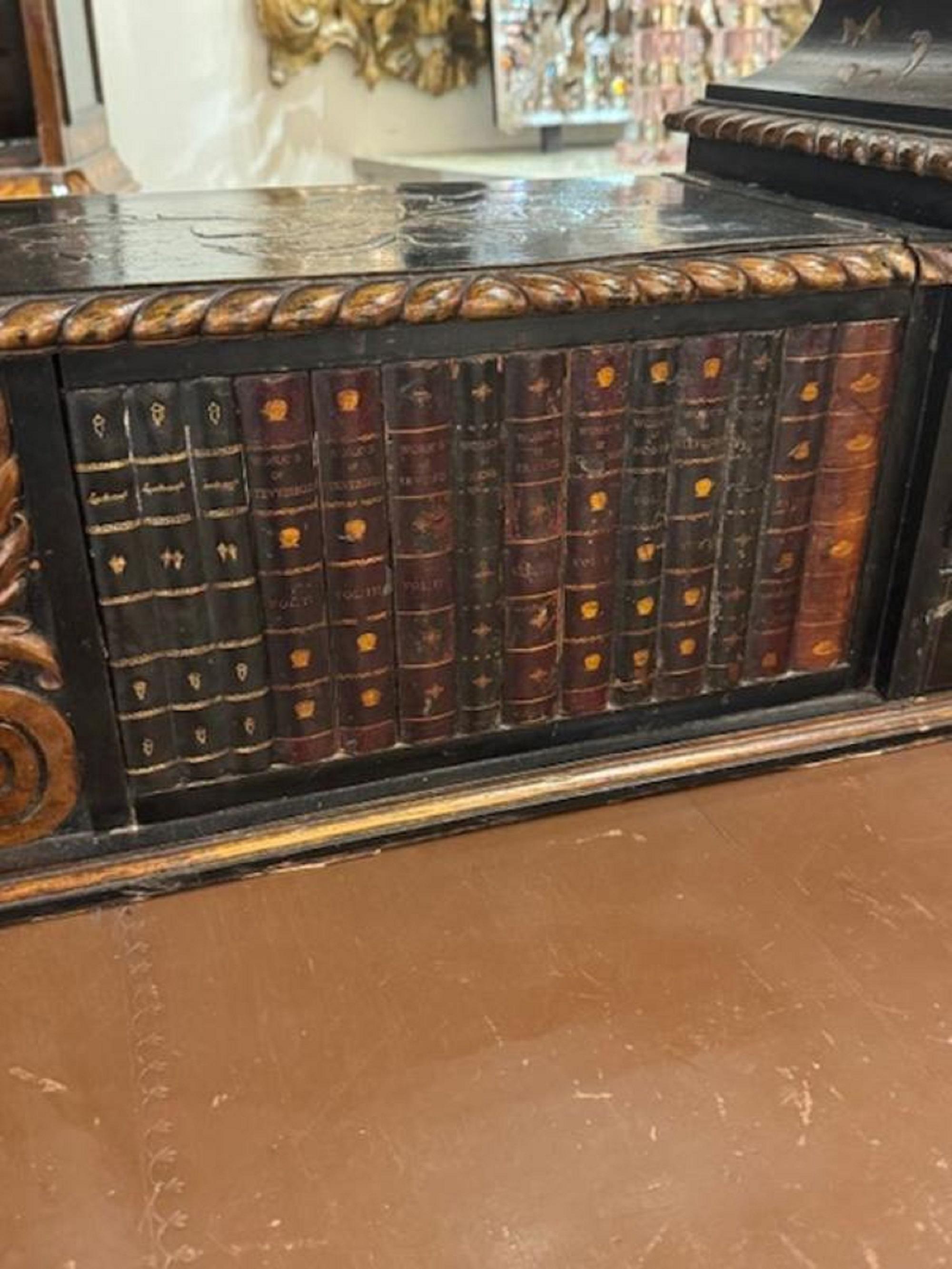 Englisches Queen Anne Chinoiserie-Büro-Schreibtisch aus dem 19. Jahrhundert im Angebot 3