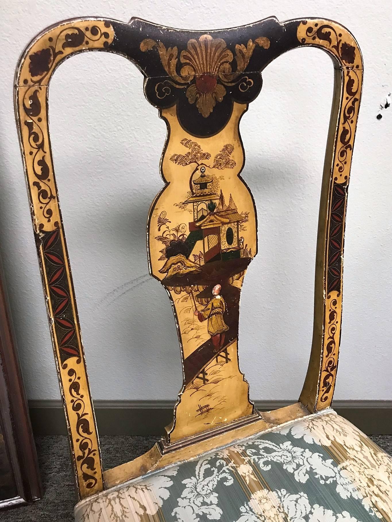 19th century English Queen Anne style side chair with silk upholstered seat and having a serpentine crest rail, shaped splat back, and cabriole front legs that terminate in a pad foot. Decorated with chinoiserie and depicting stylized leaves, an old