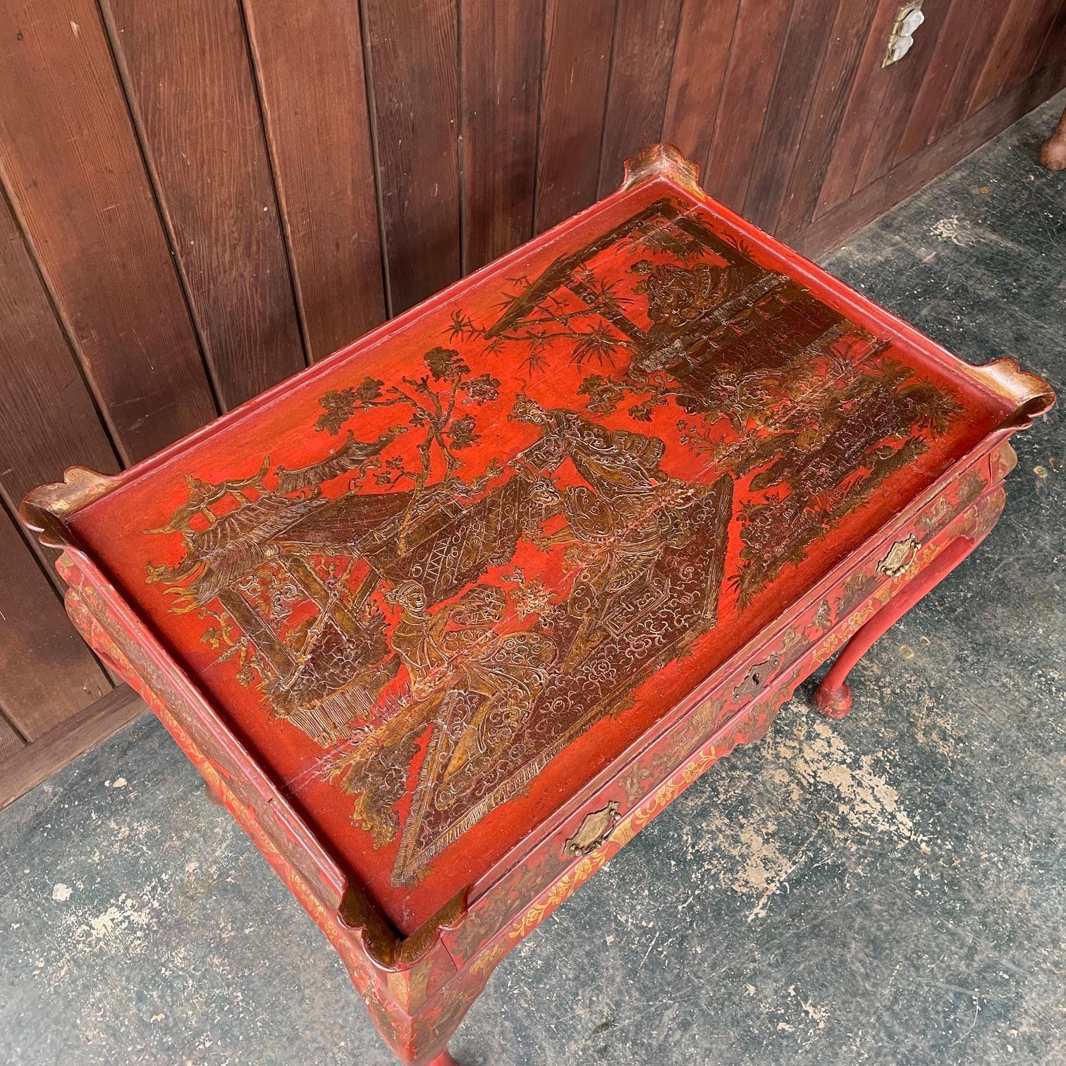 Englischer Queen Anne-Schreibtisch des 19. Jahrhunderts, rot lackiert, Chinoiserie Japaniert im Angebot 1