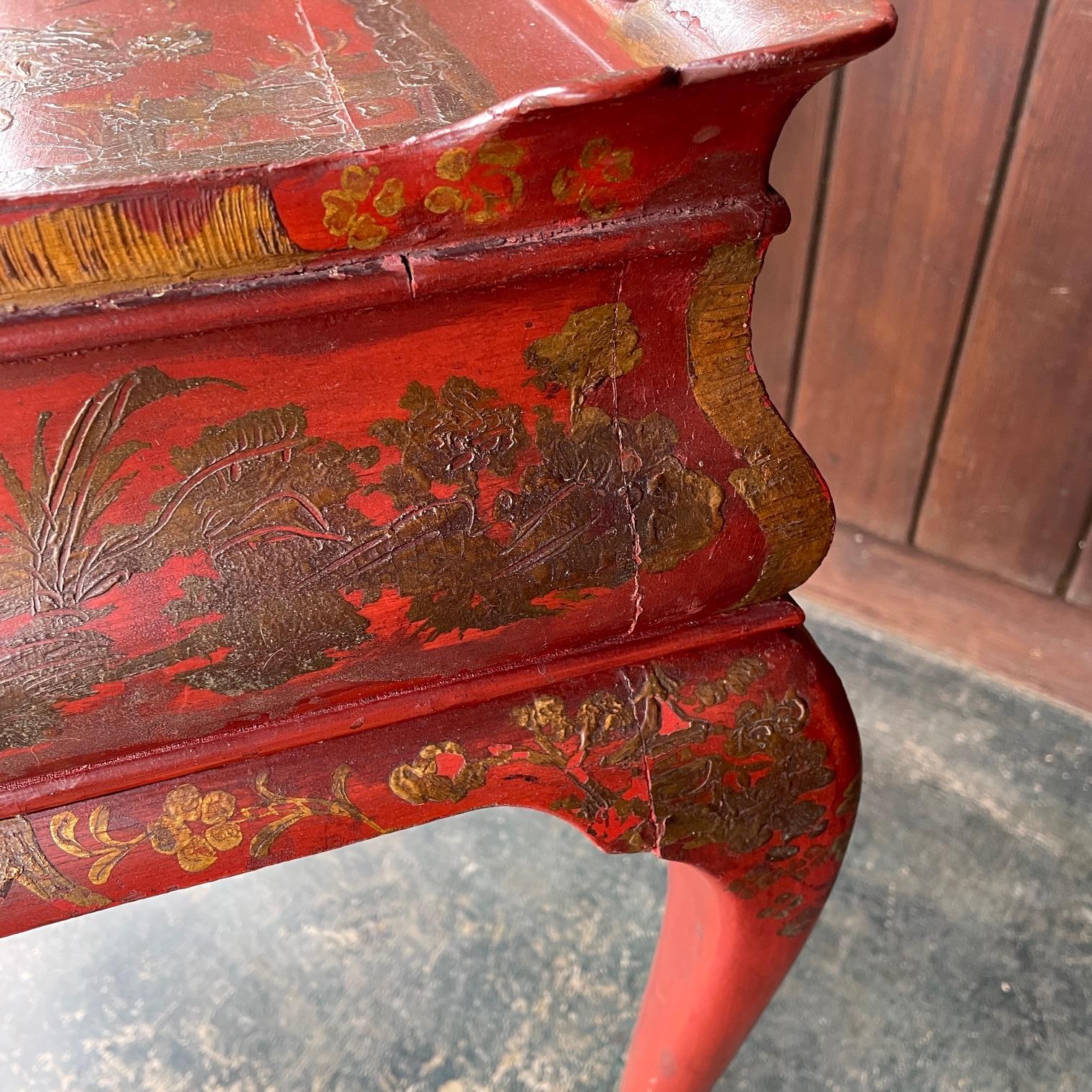 Bureau Queen Anne anglais du 19ème siècle laqué rouge Chinoiserie japonaise en vente 2
