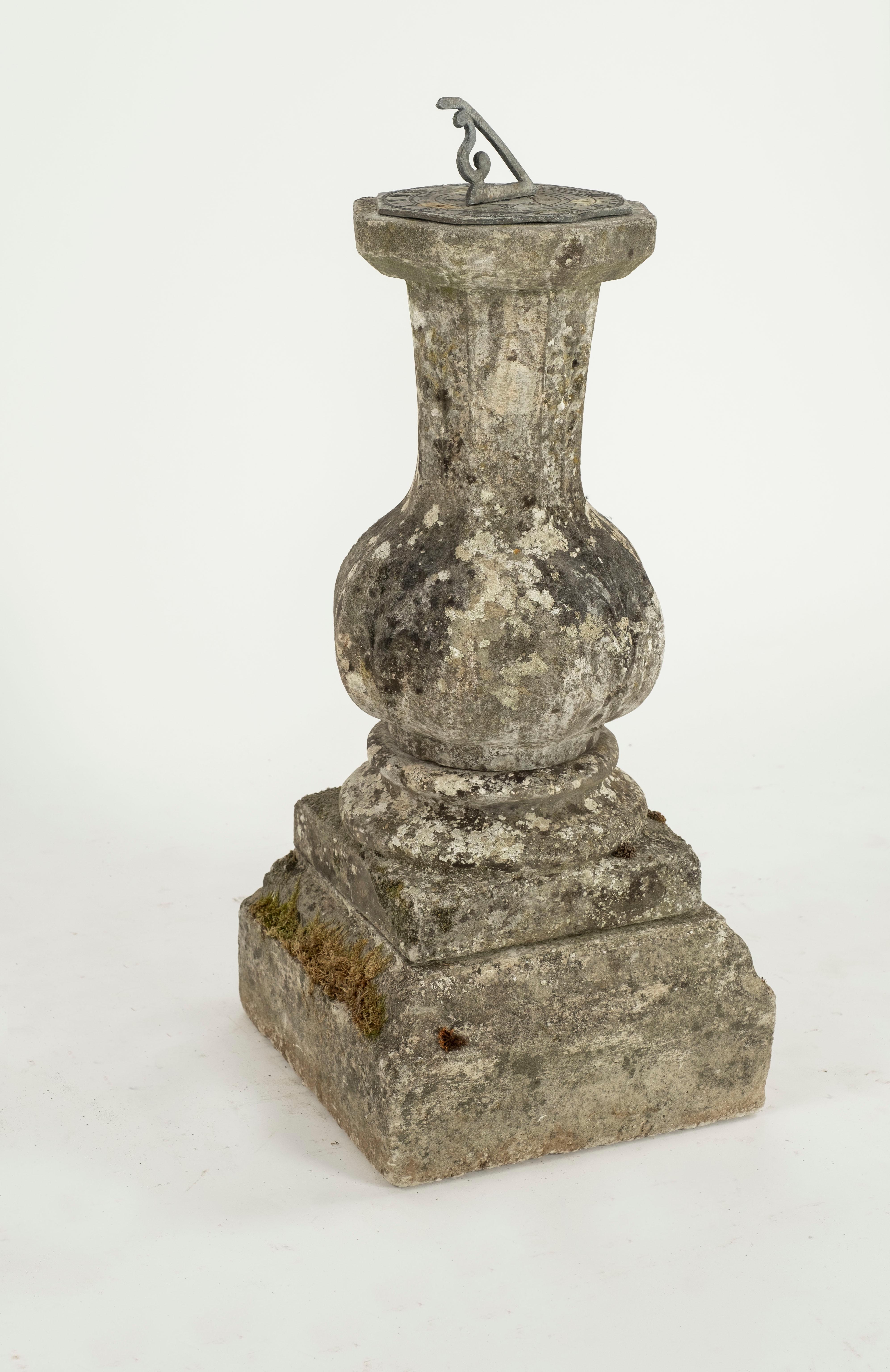 Englischer Sundial aus dem 19. Jahrhundert mit wiederverwertetem Stein im Angebot 3