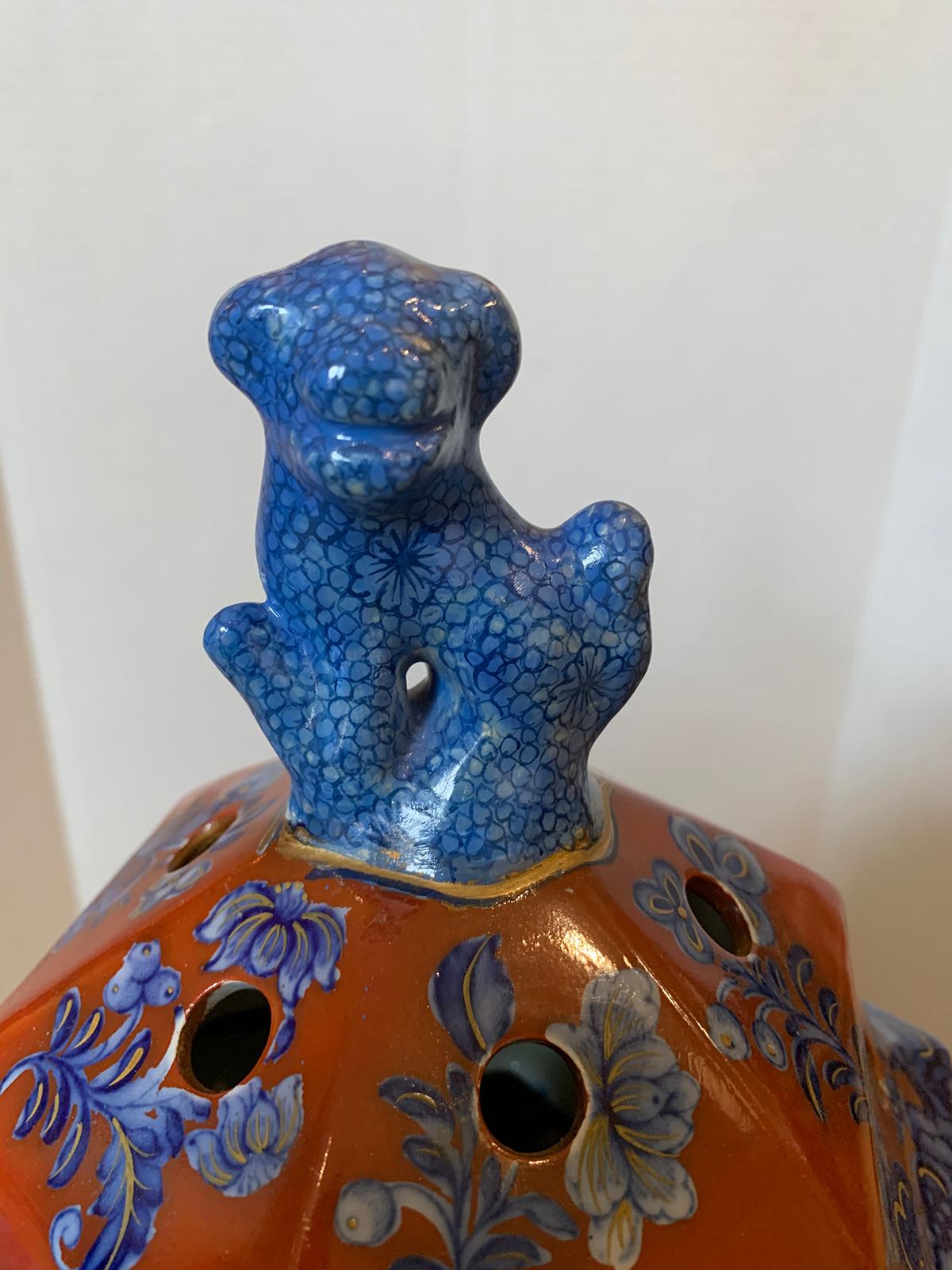 19th Century English Red and Blue Chinoiserie Lidded Potpourri, Foo Dog Finial For Sale 6