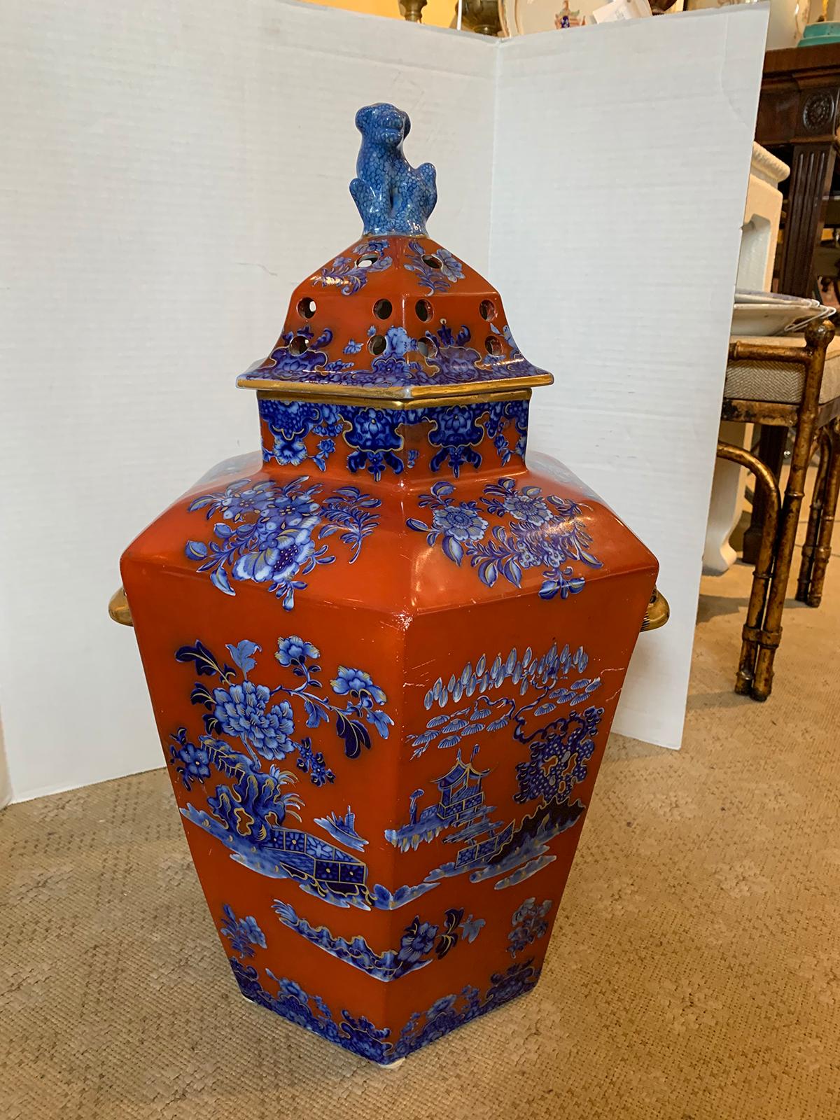 19th century English red and blue chinoiserie hexagonal porcelain lidded potpourri, foo dog finial and gilt details.