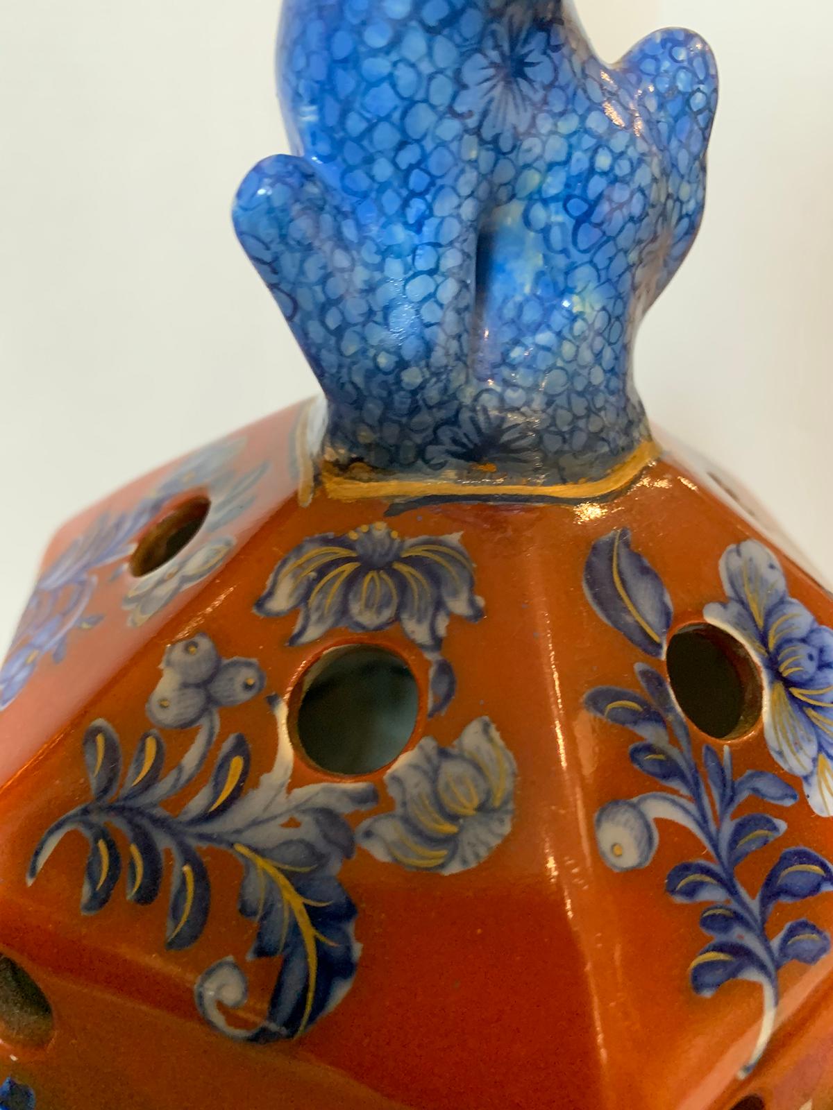19th Century English Red and Blue Chinoiserie Lidded Potpourri, Foo Dog Finial For Sale 16