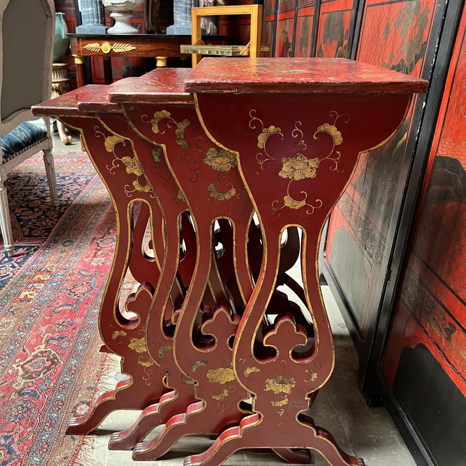 19th Century English Red Lacquered Japanned Nesting Tables For Sale 11