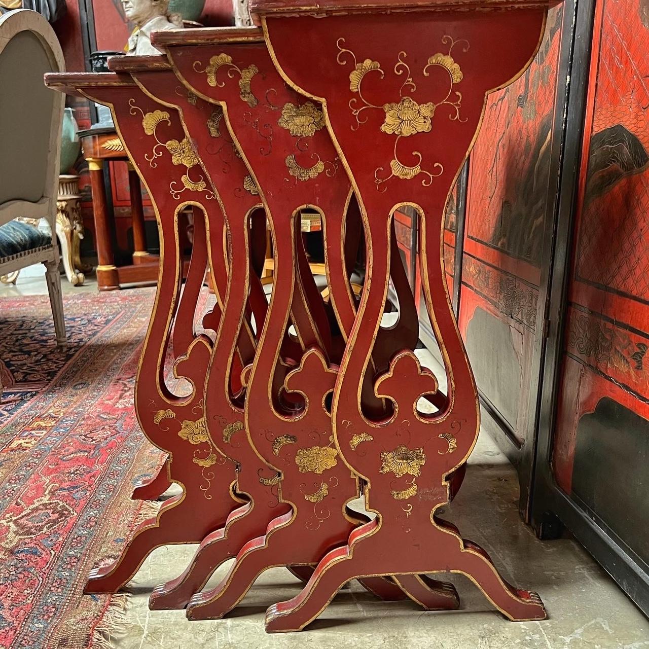 Chinoiserie 19th Century English Red Lacquered Japanned Nesting Tables For Sale