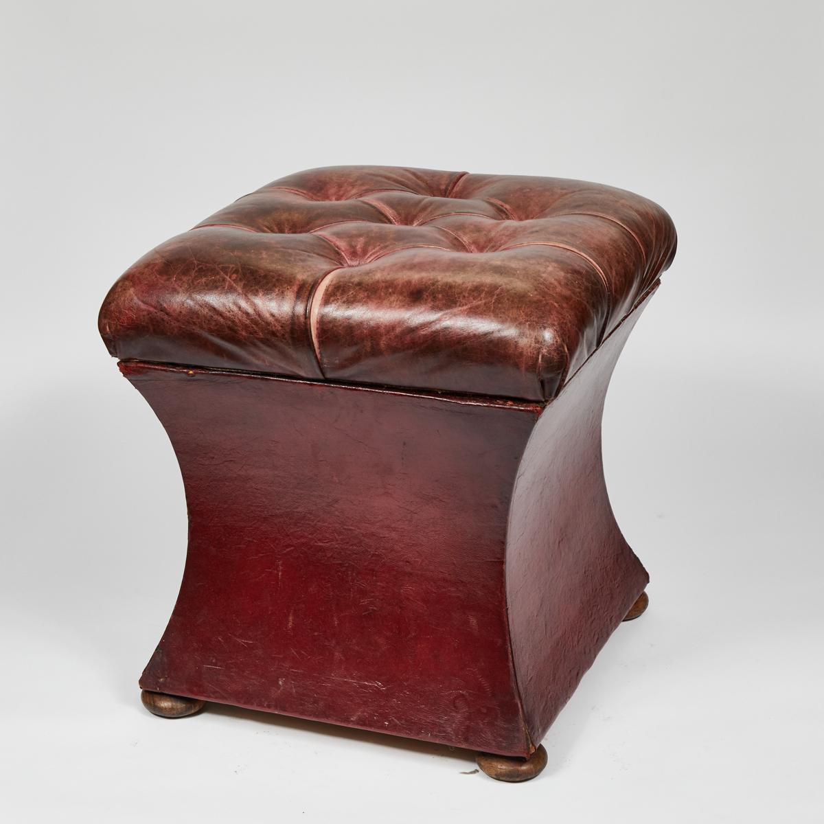 19th Century English Red Leather Ottoman In Good Condition For Sale In Los Angeles, CA