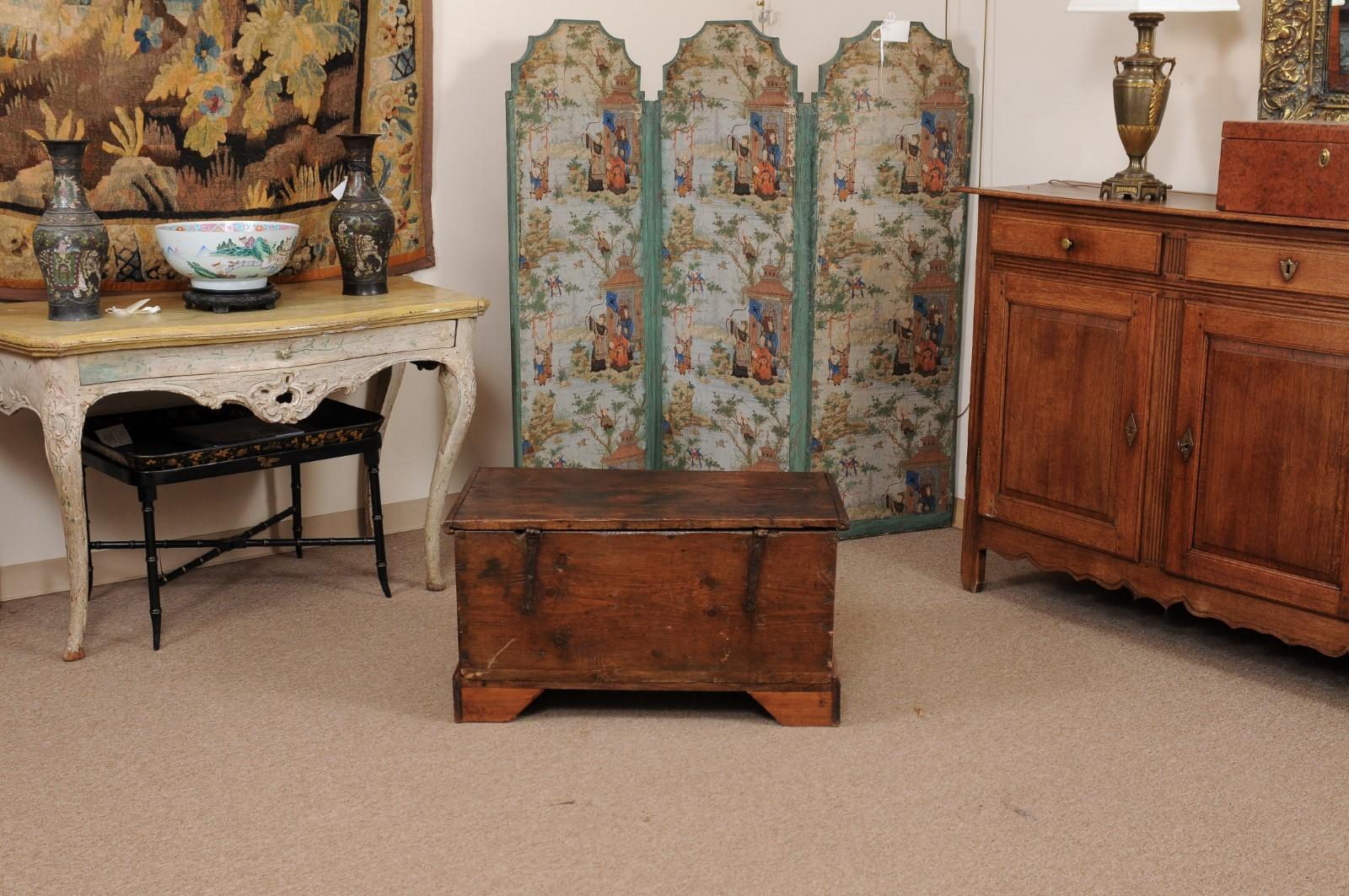  19th Century English Red Painted Pine Trunk For Sale 8