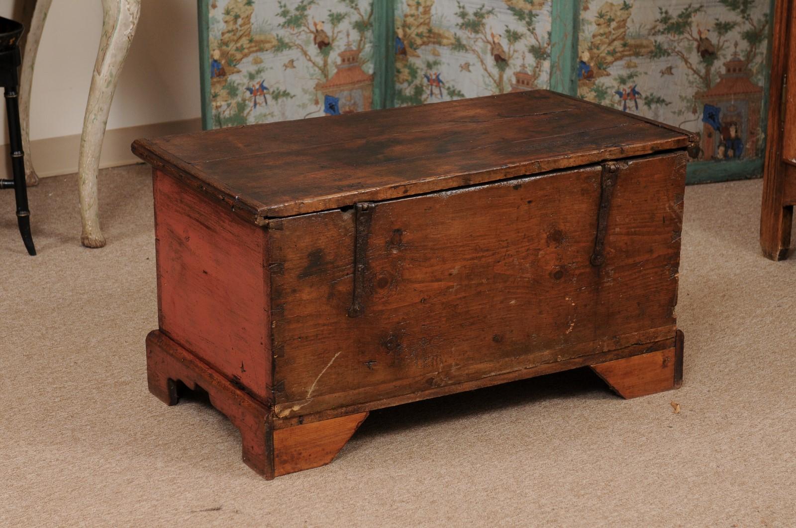  19th Century English Red Painted Pine Trunk For Sale 9