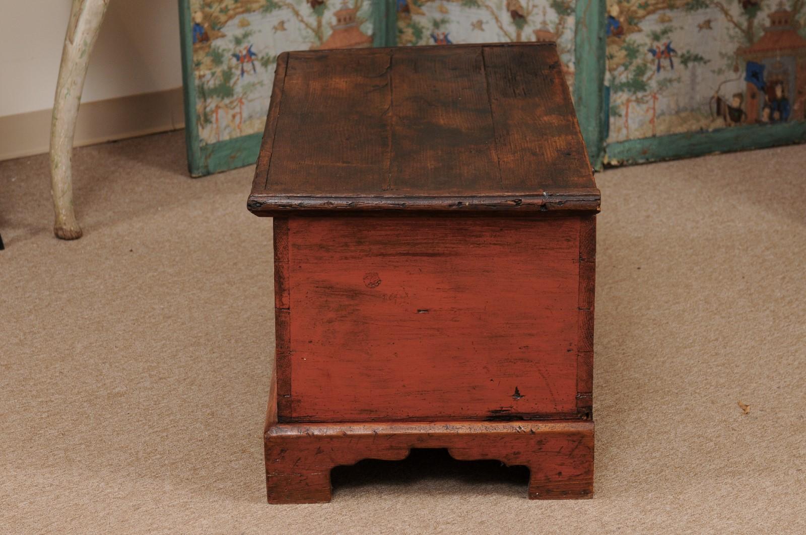  19th Century English Red Painted Pine Trunk For Sale 10