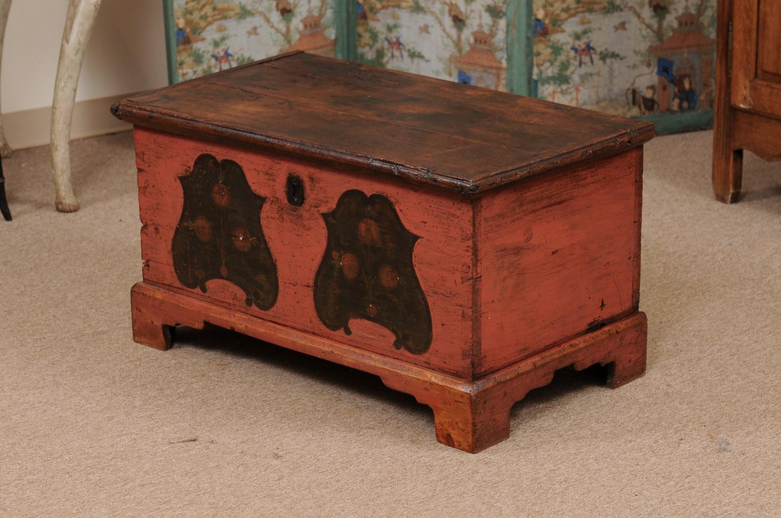  19th Century English Red Painted Pine Trunk For Sale 11
