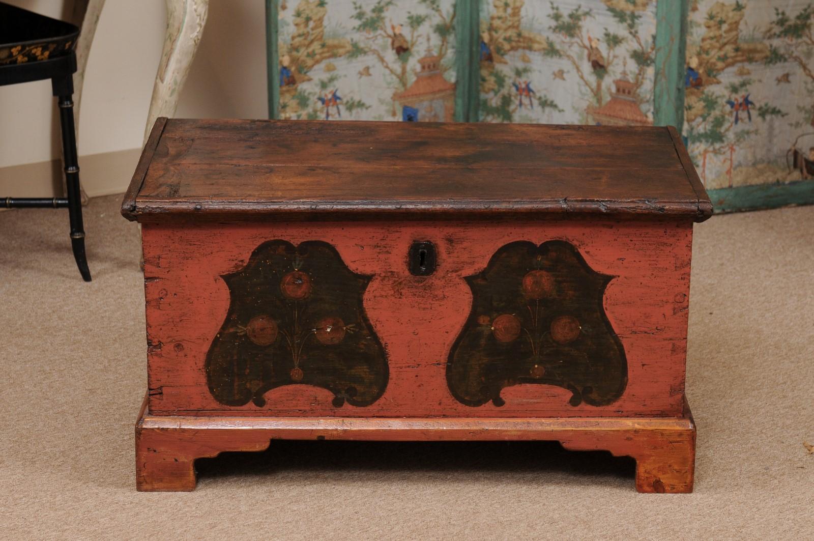  19th Century English Red Painted Pine Trunk For Sale 12