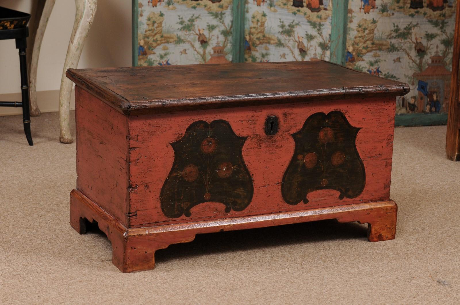  19th Century English Red Painted Pine Trunk In Good Condition For Sale In Atlanta, GA