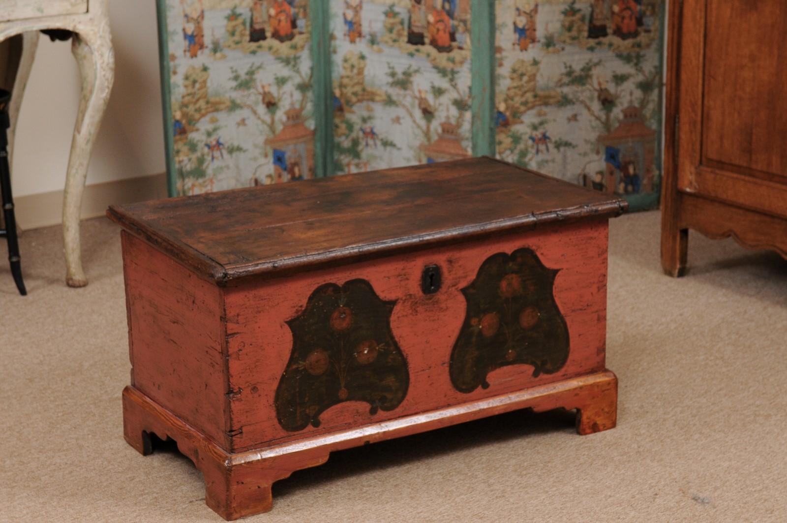  19th Century English Red Painted Pine Trunk For Sale 2