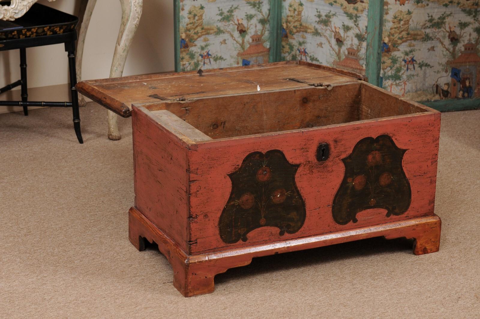  19th Century English Red Painted Pine Trunk For Sale 3