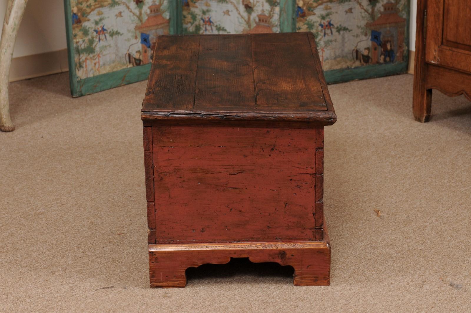  19th Century English Red Painted Pine Trunk For Sale 5