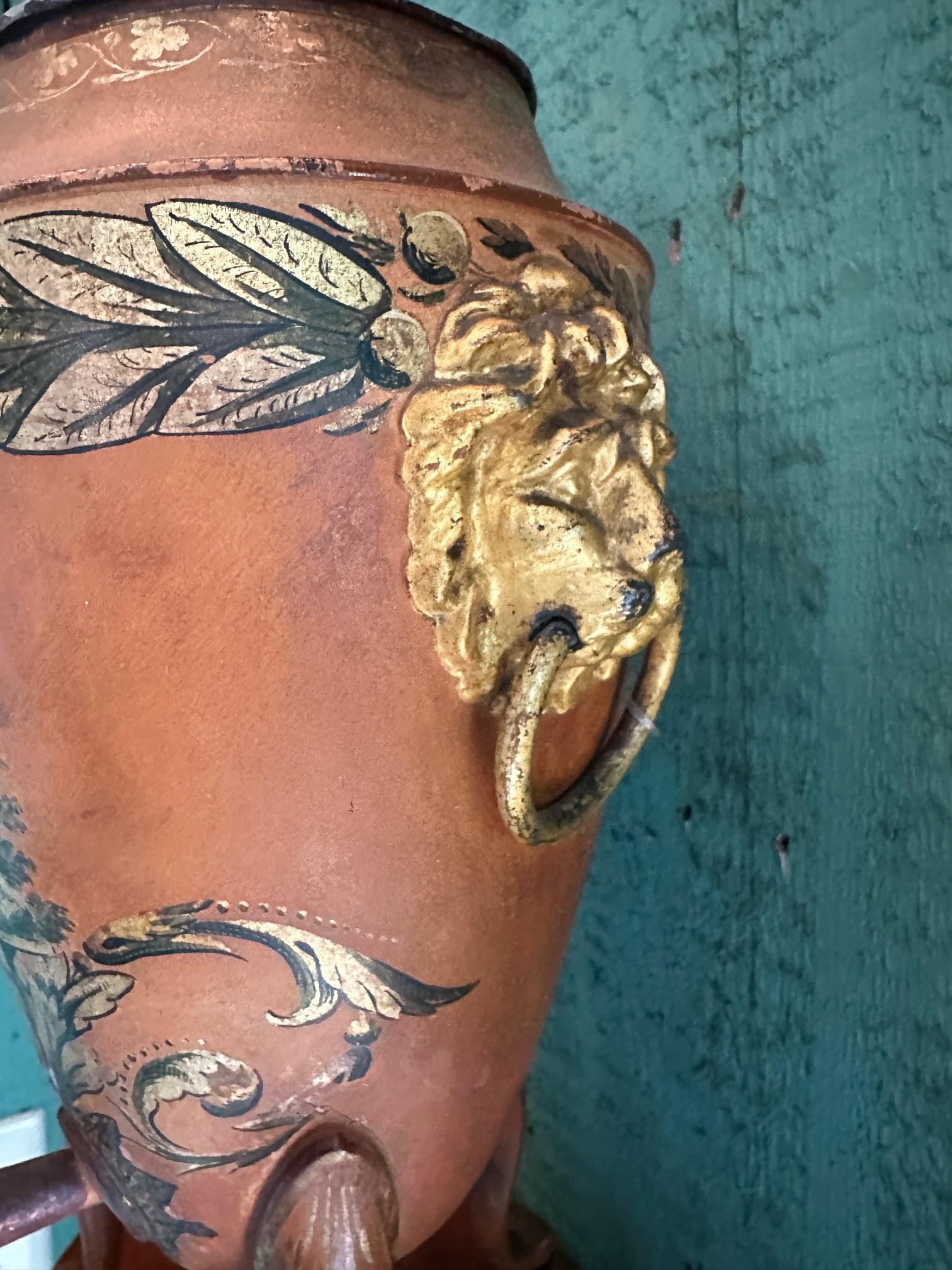 19ème siècle Régence anglaise 3 Garniture Urnes en châtaignier tole Tea Urn Los Angeles en vente 5