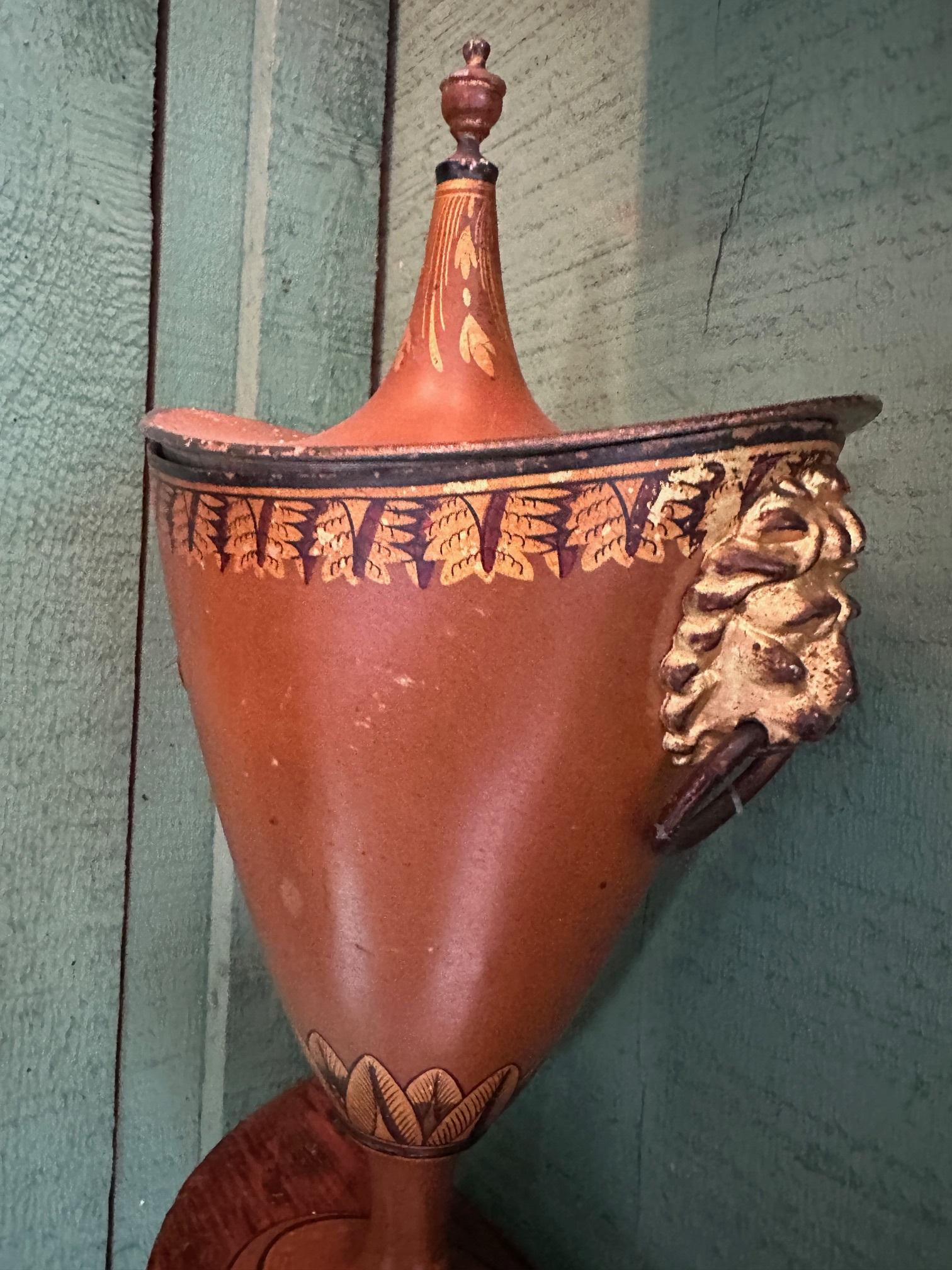 19ème siècle Régence anglaise 3 Garniture Urnes en châtaignier tole Tea Urn Los Angeles en vente 9
