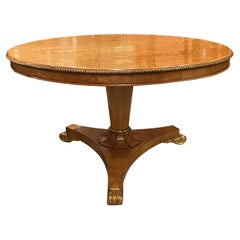 Mesa de centro de arce Birdseye de la Regencia inglesa del siglo XIX con detalles dorados
