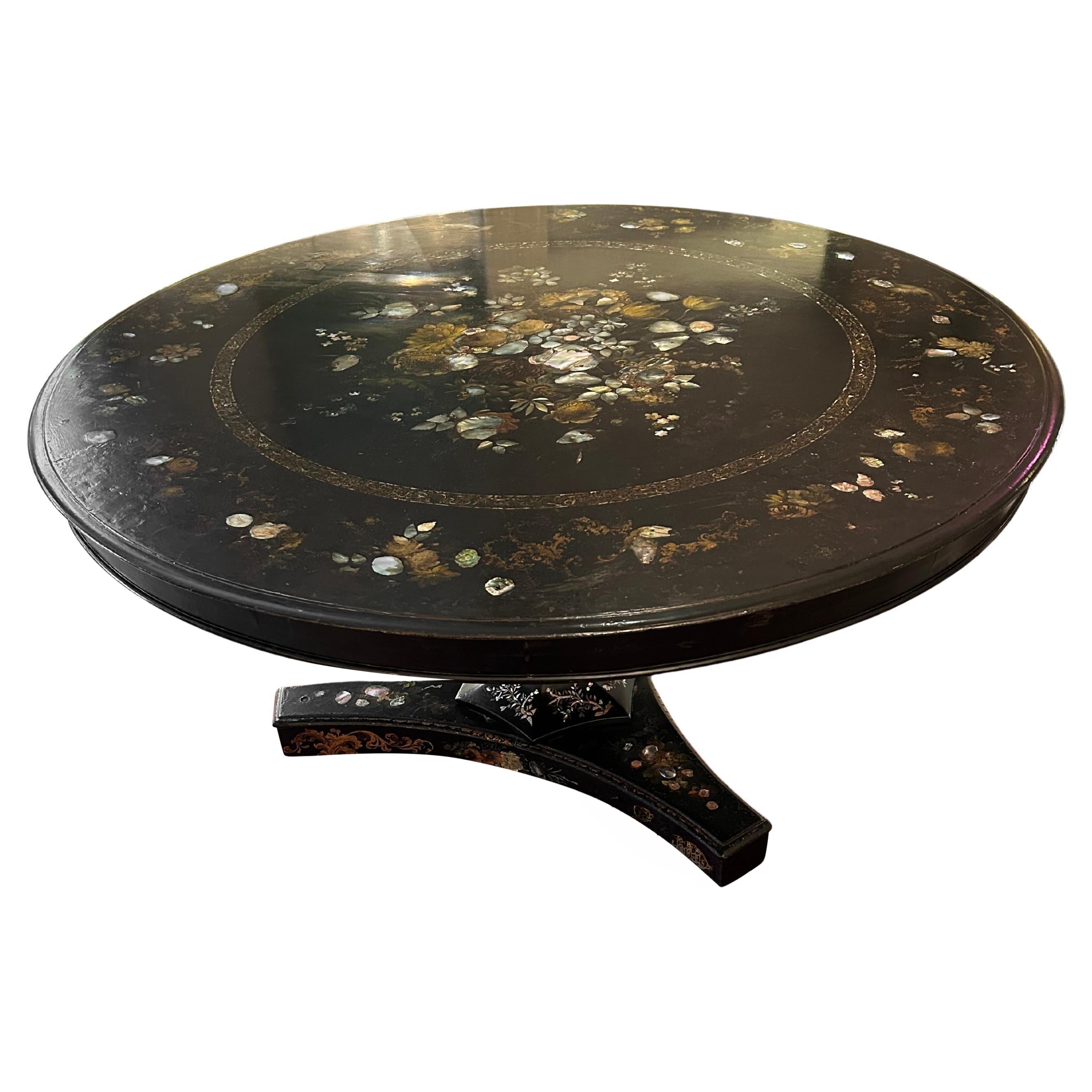 19th Century English Regency Black Lacquer and Inlaid Round Dining Table