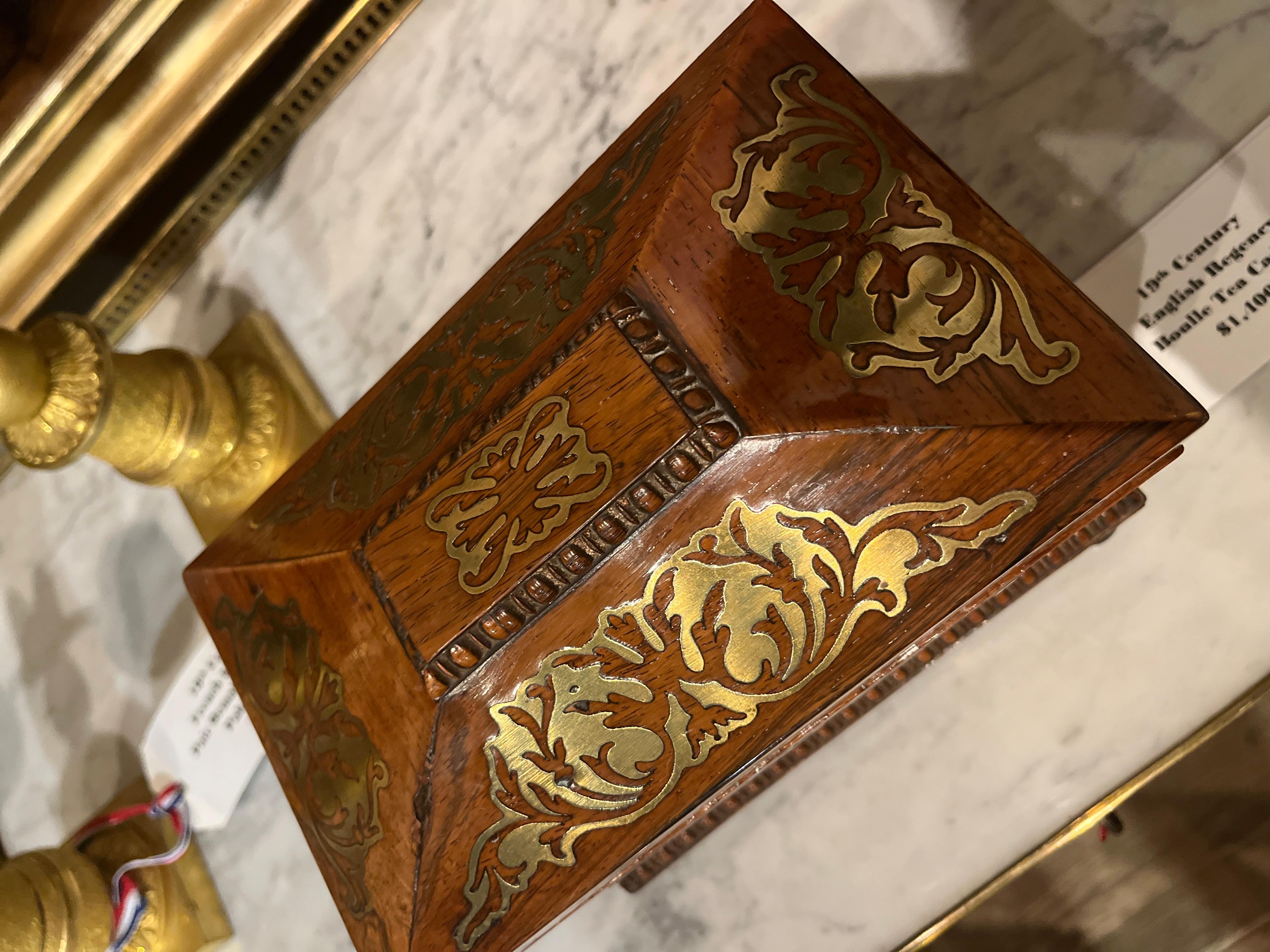 Porta tè Boulle della Reggenza inglese del XIX secolo in splendida forma.  Ben curato, vedere le foto.