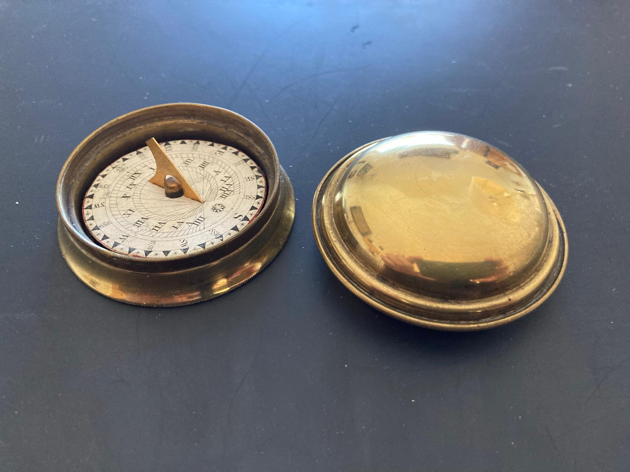 19th Century English Regency Brass Pocket Sundial Compass In Good Condition In Stamford, CT