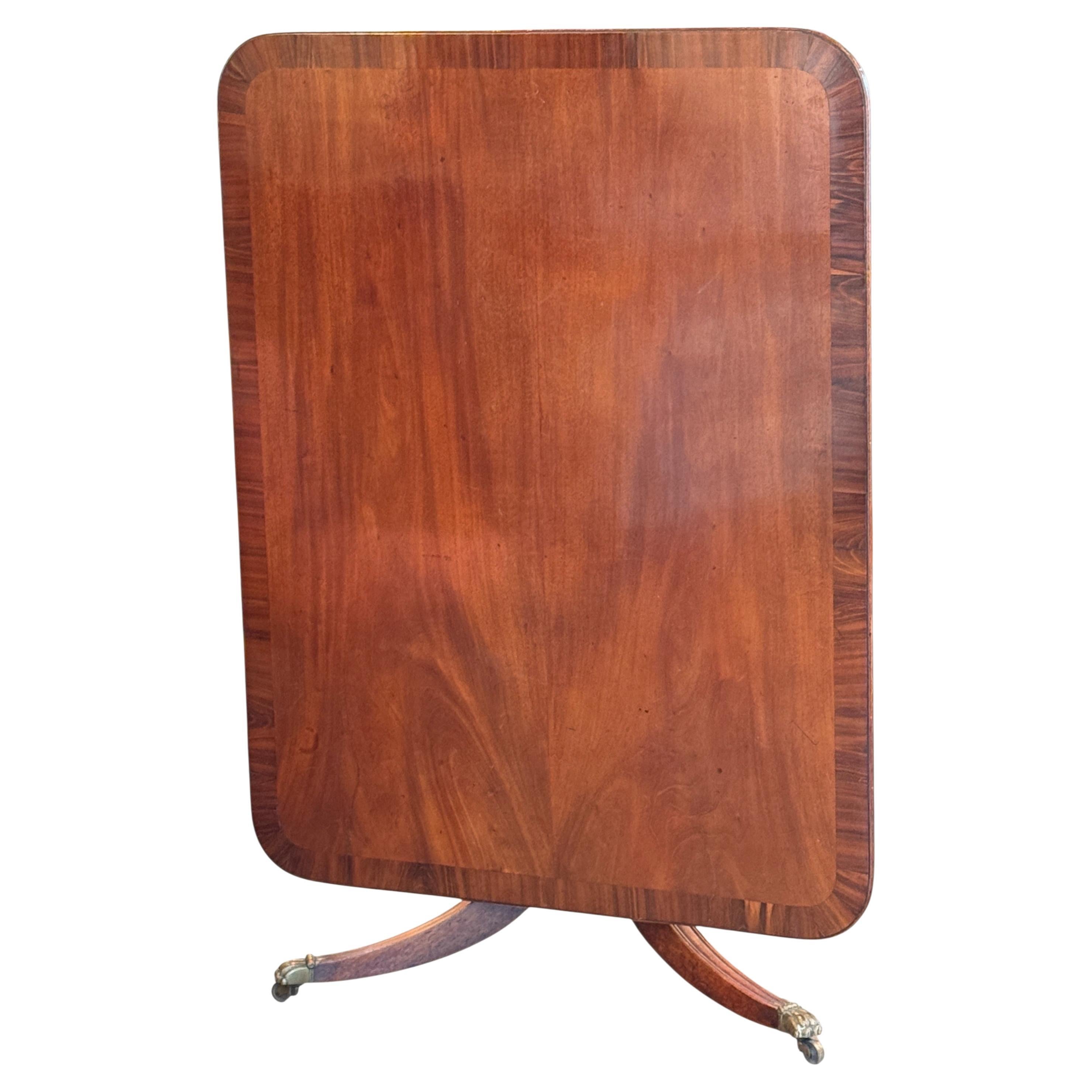 Mesa de desayuno de la Regencia inglesa del siglo XIX