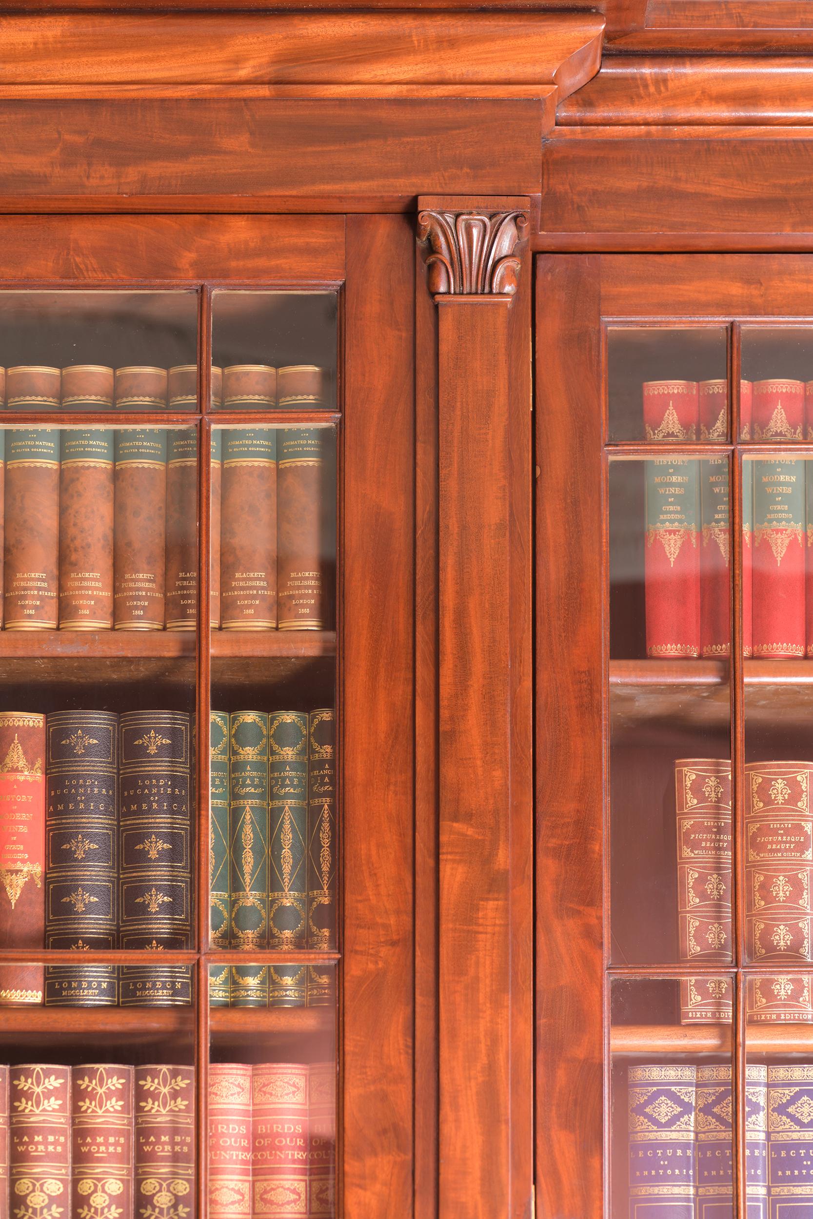 Englisches Regency-Bücherregal mit Breakfront aus dem 19. Jahrhundert, Gillows Lancaster zugeschrieben im Zustand „Gut“ im Angebot in Dublin, IE
