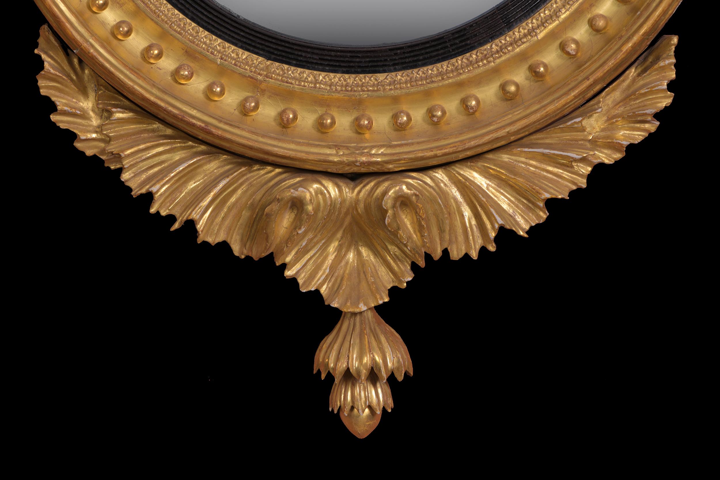 19th Century English Regency Carved Giltwood Convex Mirror In Excellent Condition For Sale In Dublin, IE