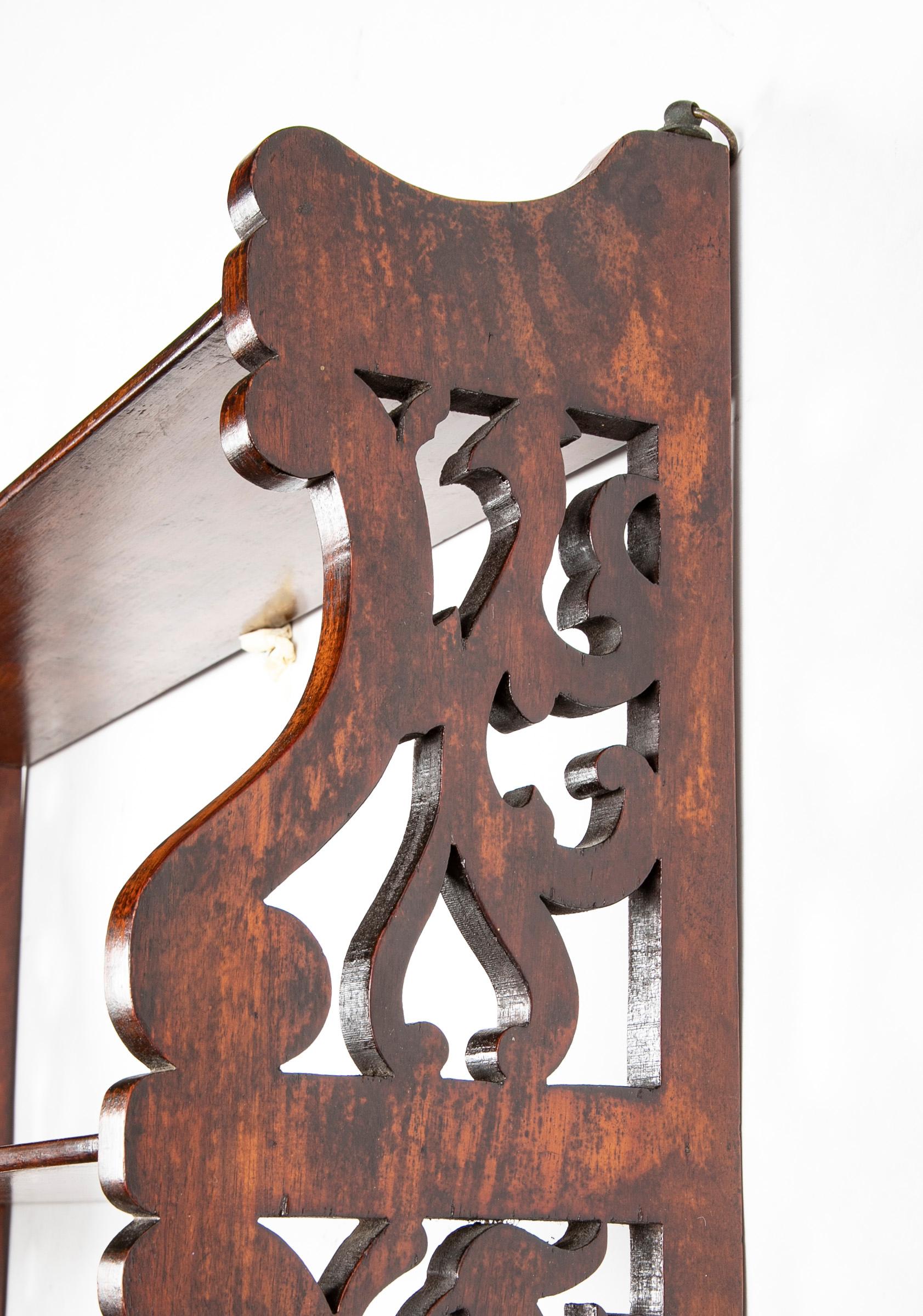 19th Century English Regency Carved Mahogany Hanging Shelf For Sale 3
